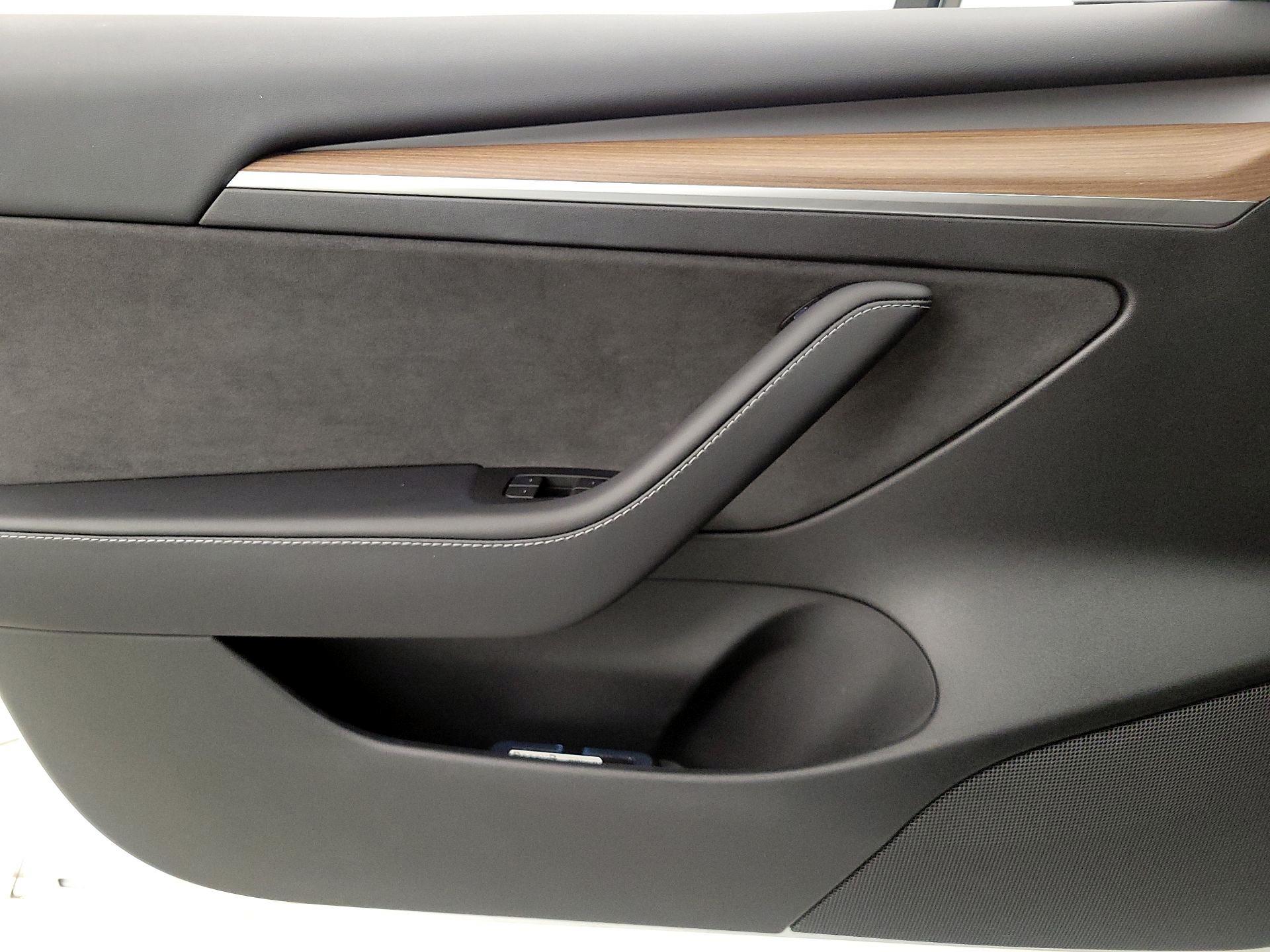 Thumbnail: 2022 Tesla Model 3 - 12