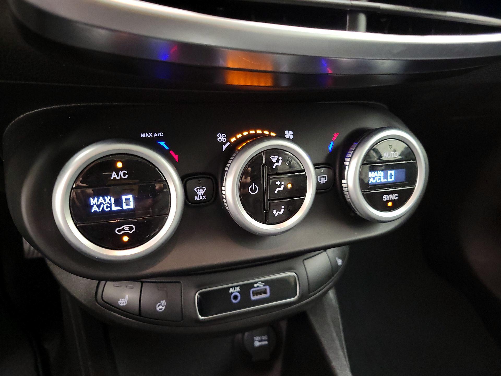 Thumbnail: 2016 Fiat 500X - 16