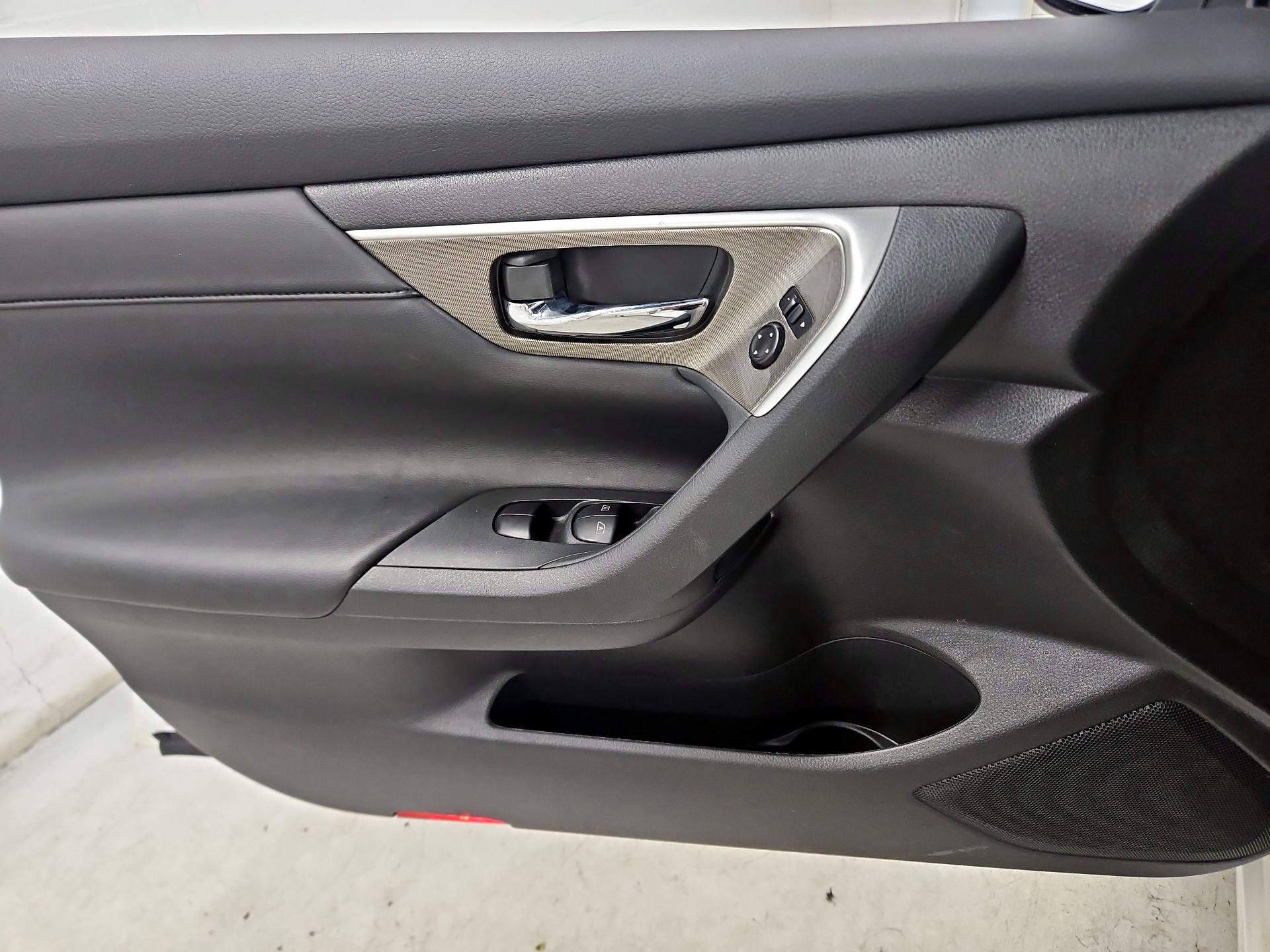 Thumbnail: 2013 Nissan Altima - 12