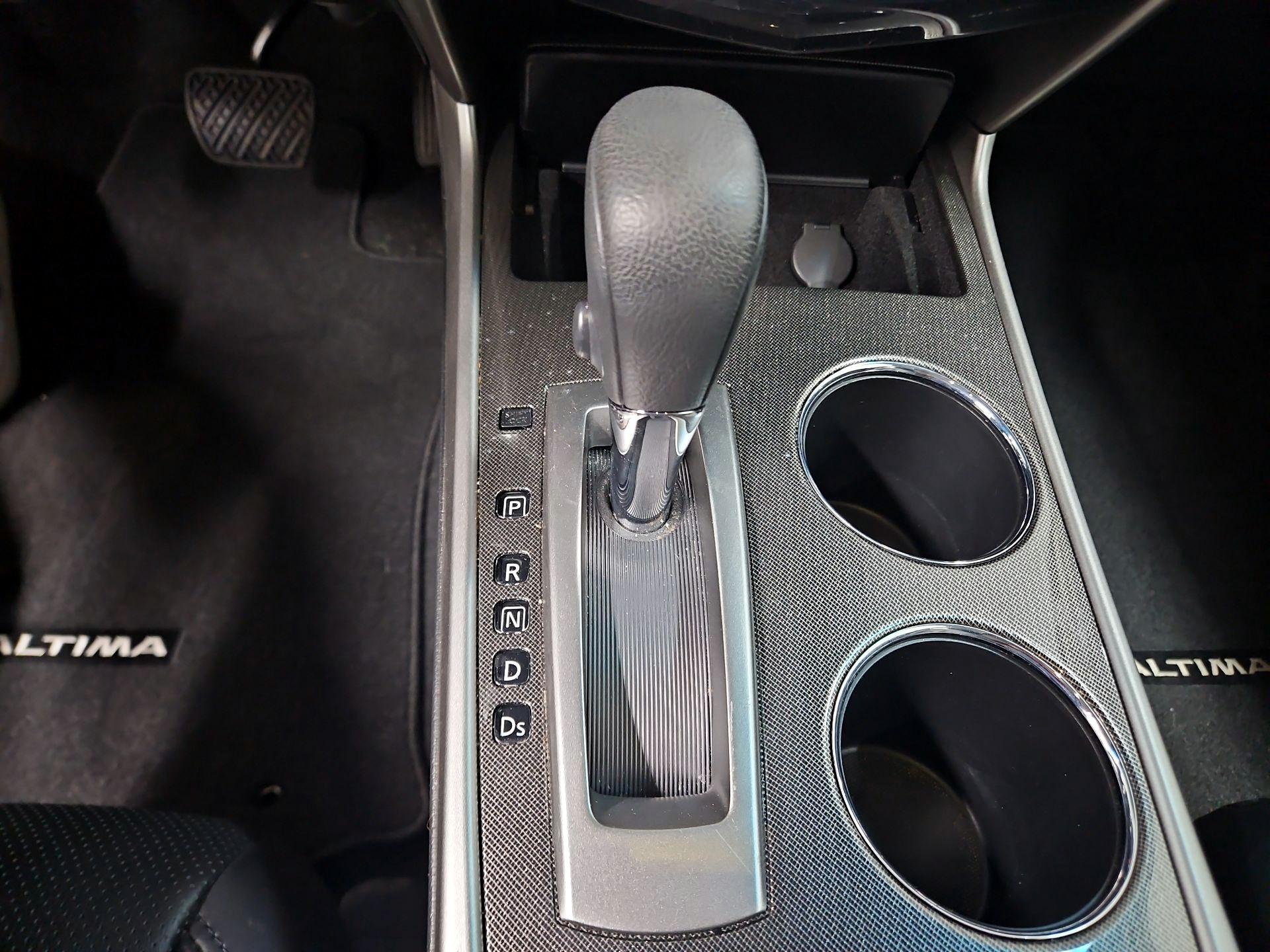 Thumbnail: 2013 Nissan Altima - 18