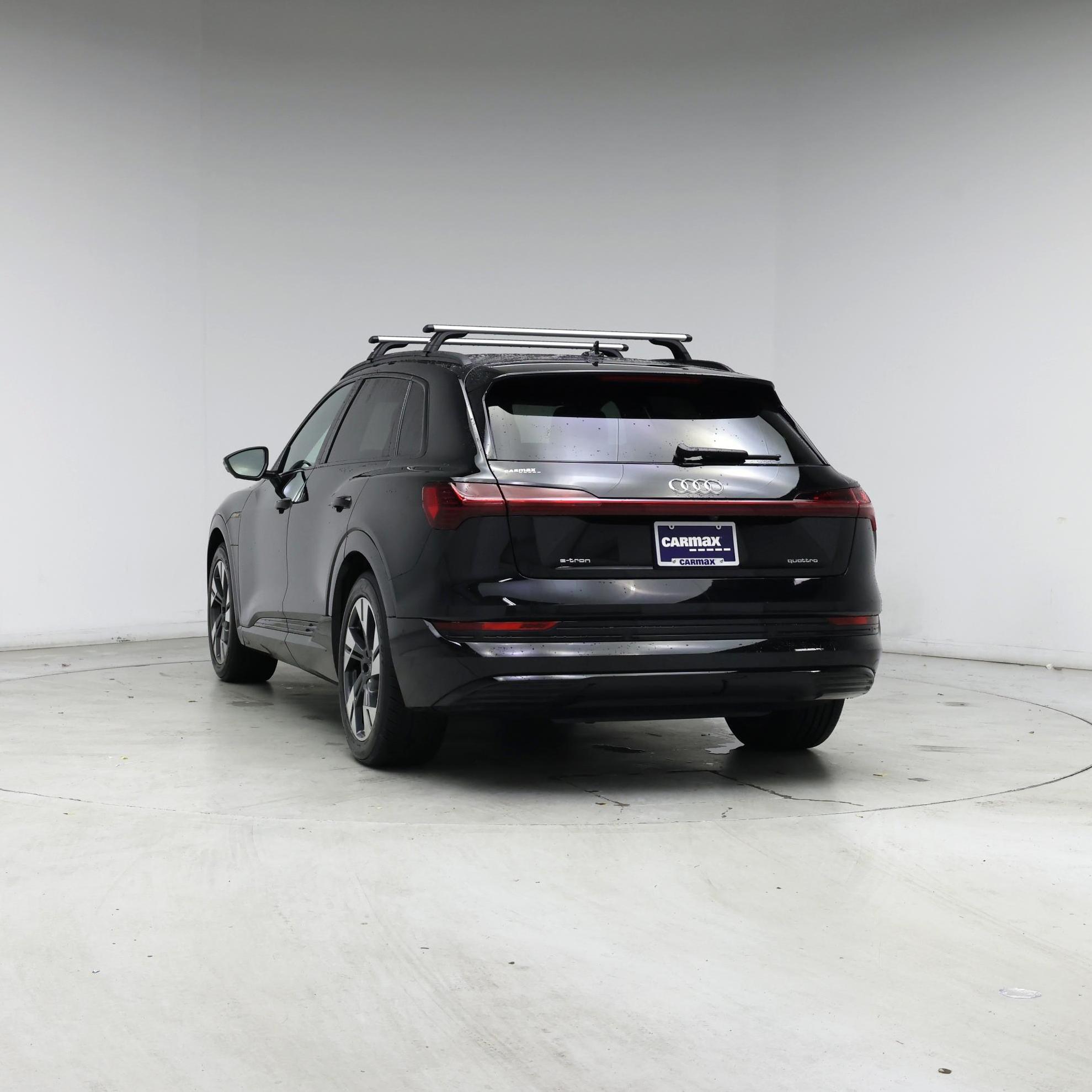 Thumbnail: 2022 Audi e-tron - 6