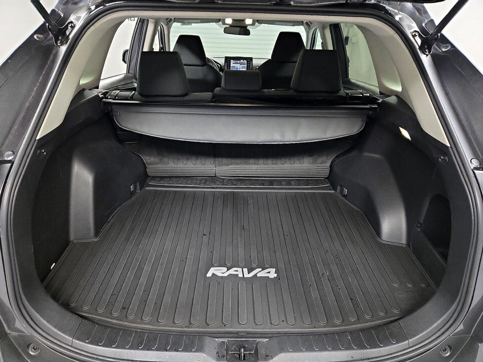 Thumbnail: 2022 Toyota RAV4 - 20