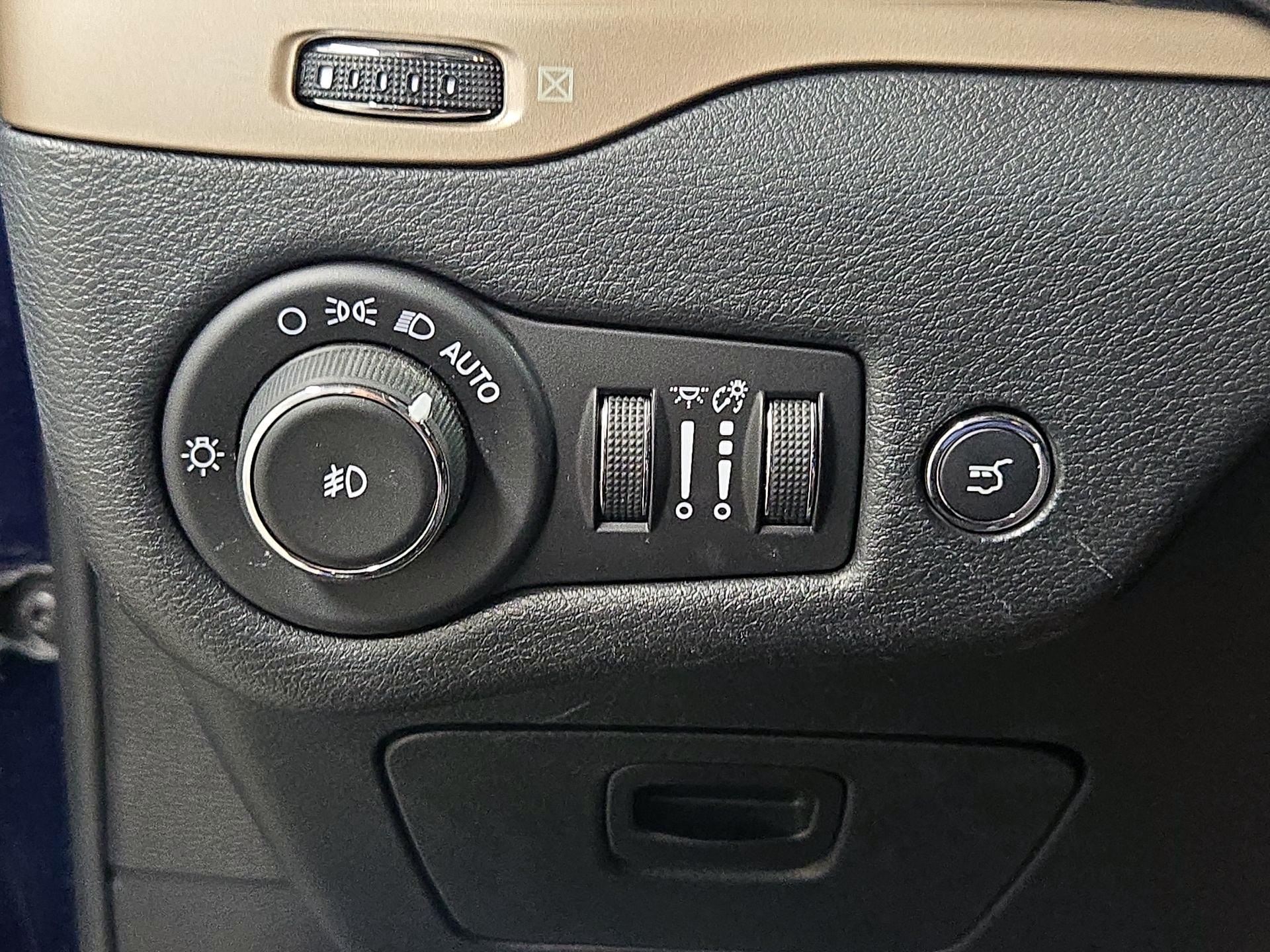 Thumbnail: 2014 Jeep Cherokee - 13