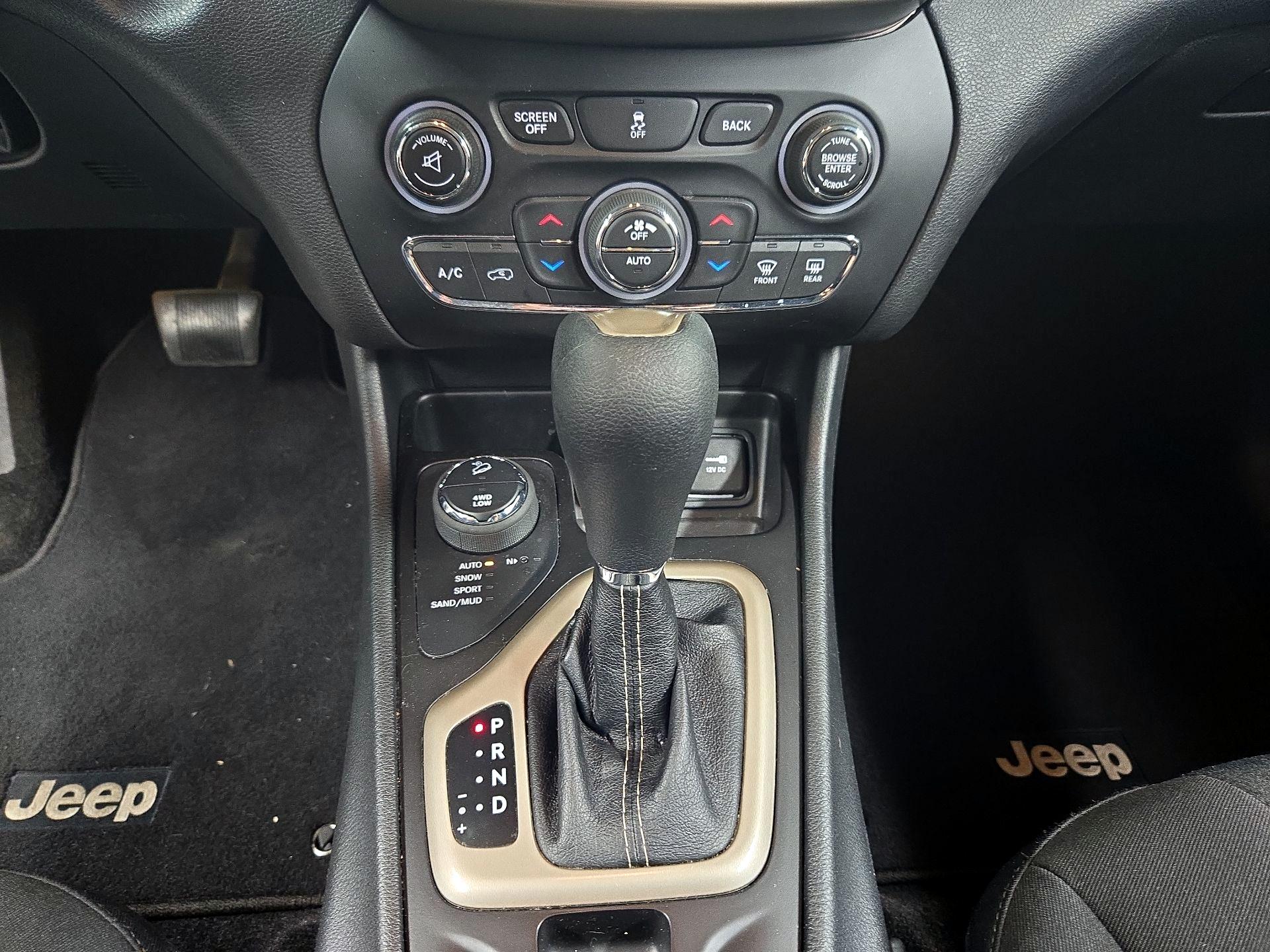 Thumbnail: 2014 Jeep Cherokee - 17