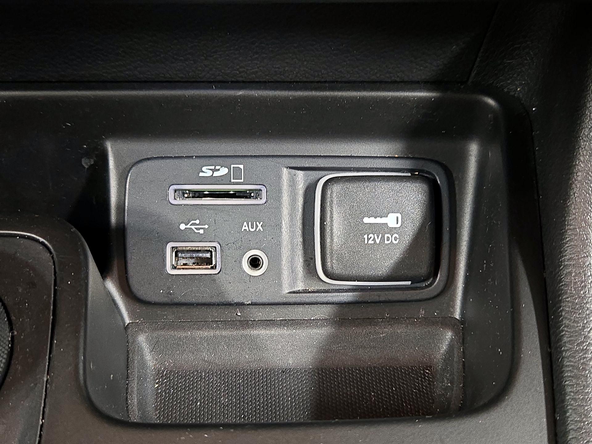 Thumbnail: 2014 Jeep Cherokee - 18