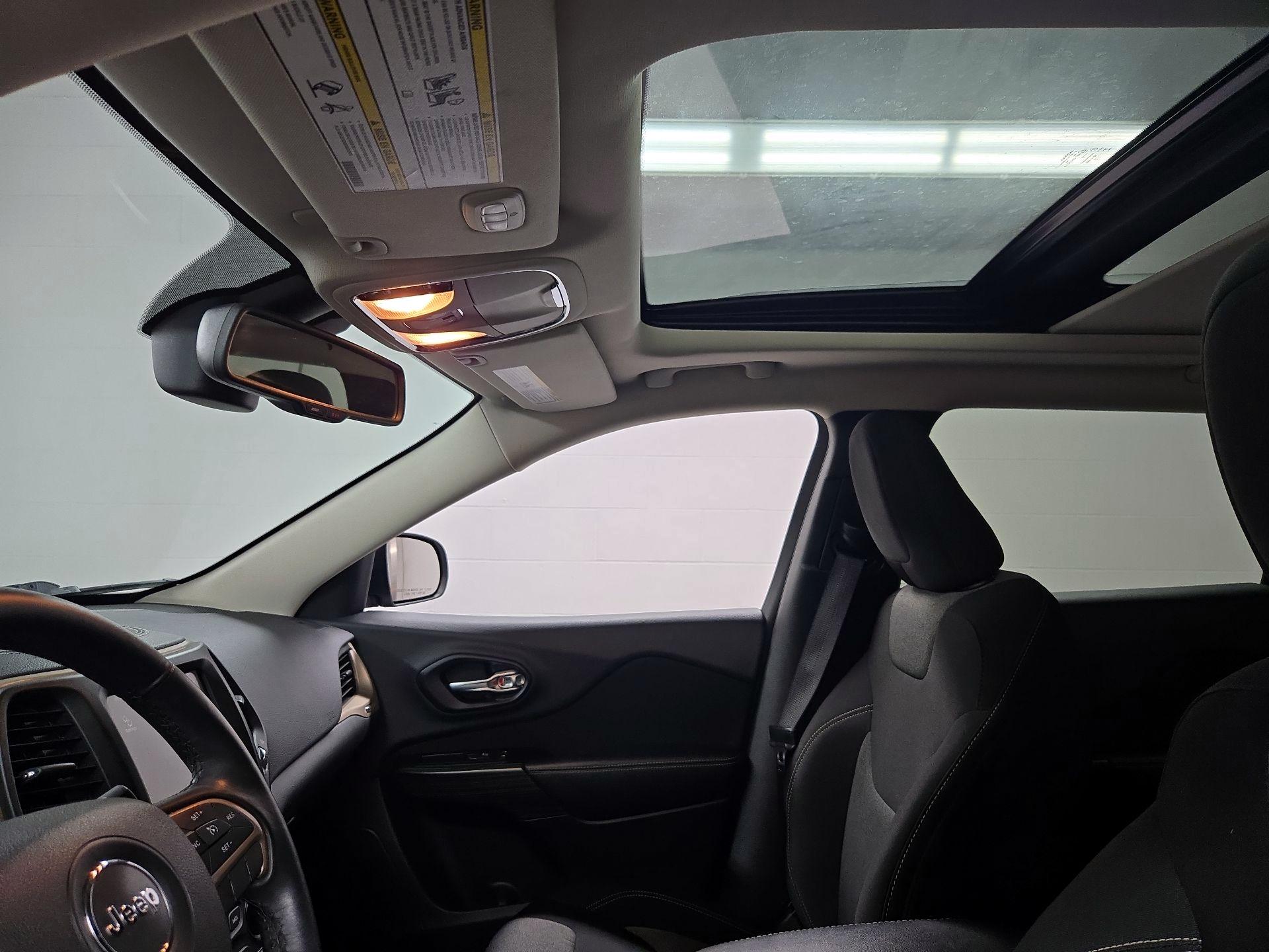 Thumbnail: 2014 Jeep Cherokee - 19