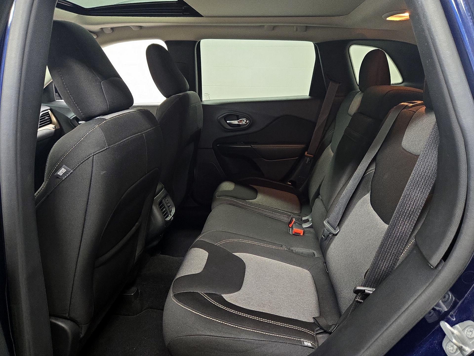 Thumbnail: 2014 Jeep Cherokee - 20