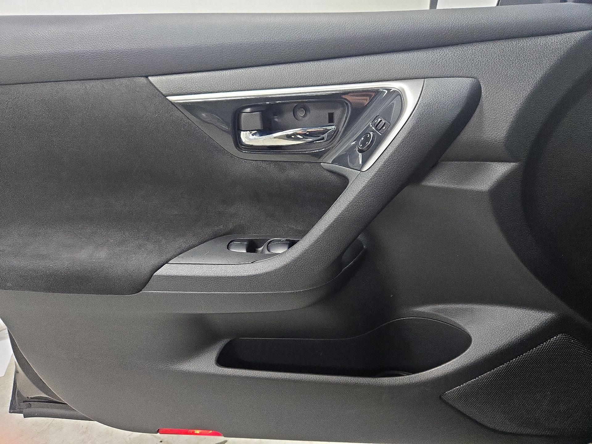 Thumbnail: 2013 Nissan Altima - 12