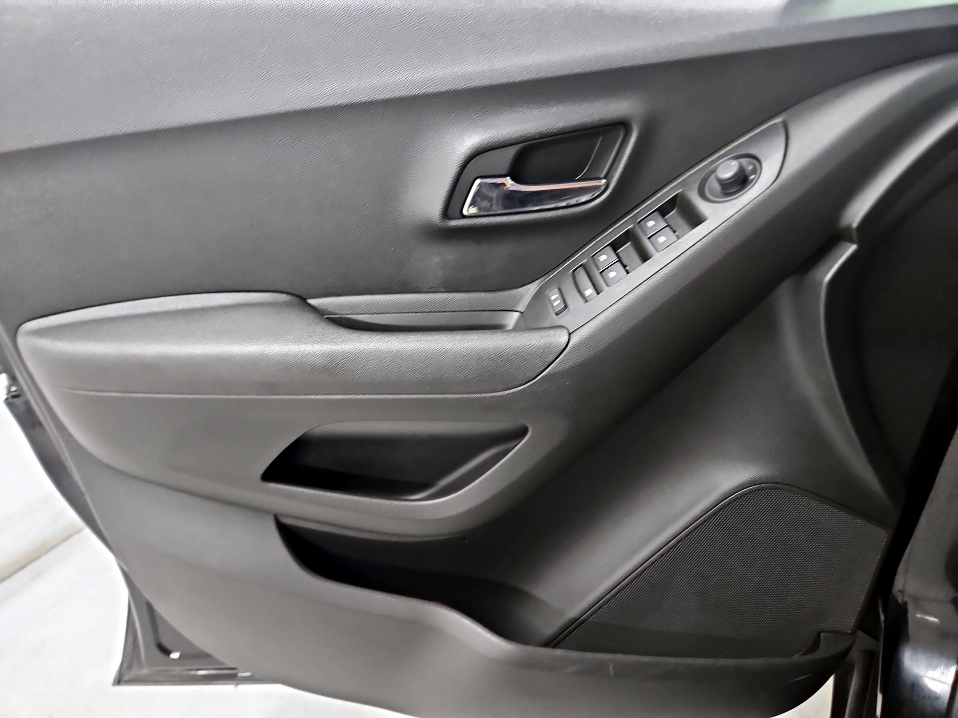 Thumbnail: 2019 Chevrolet Trax - 12