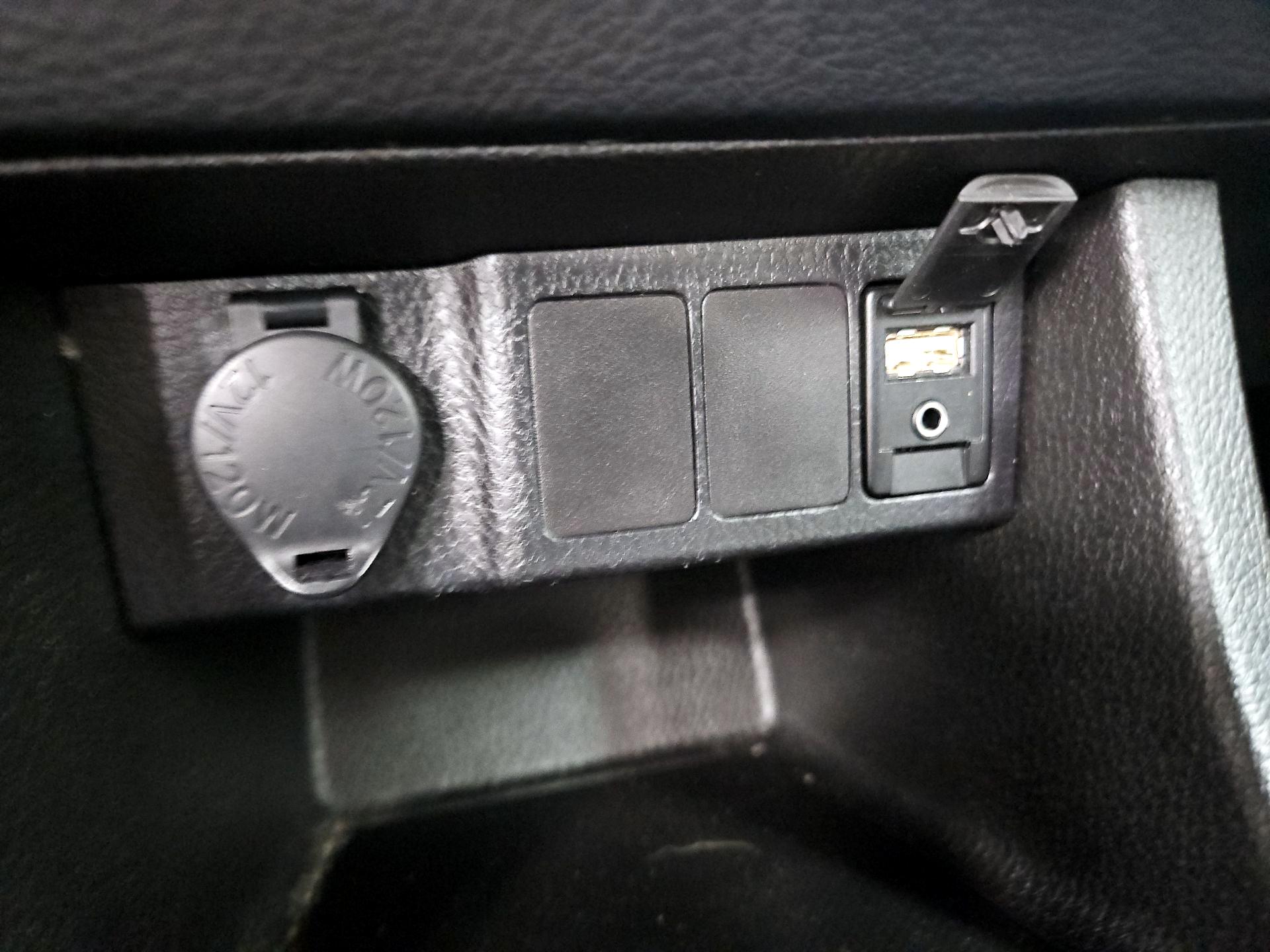Thumbnail: 2015 Toyota Corolla - 18