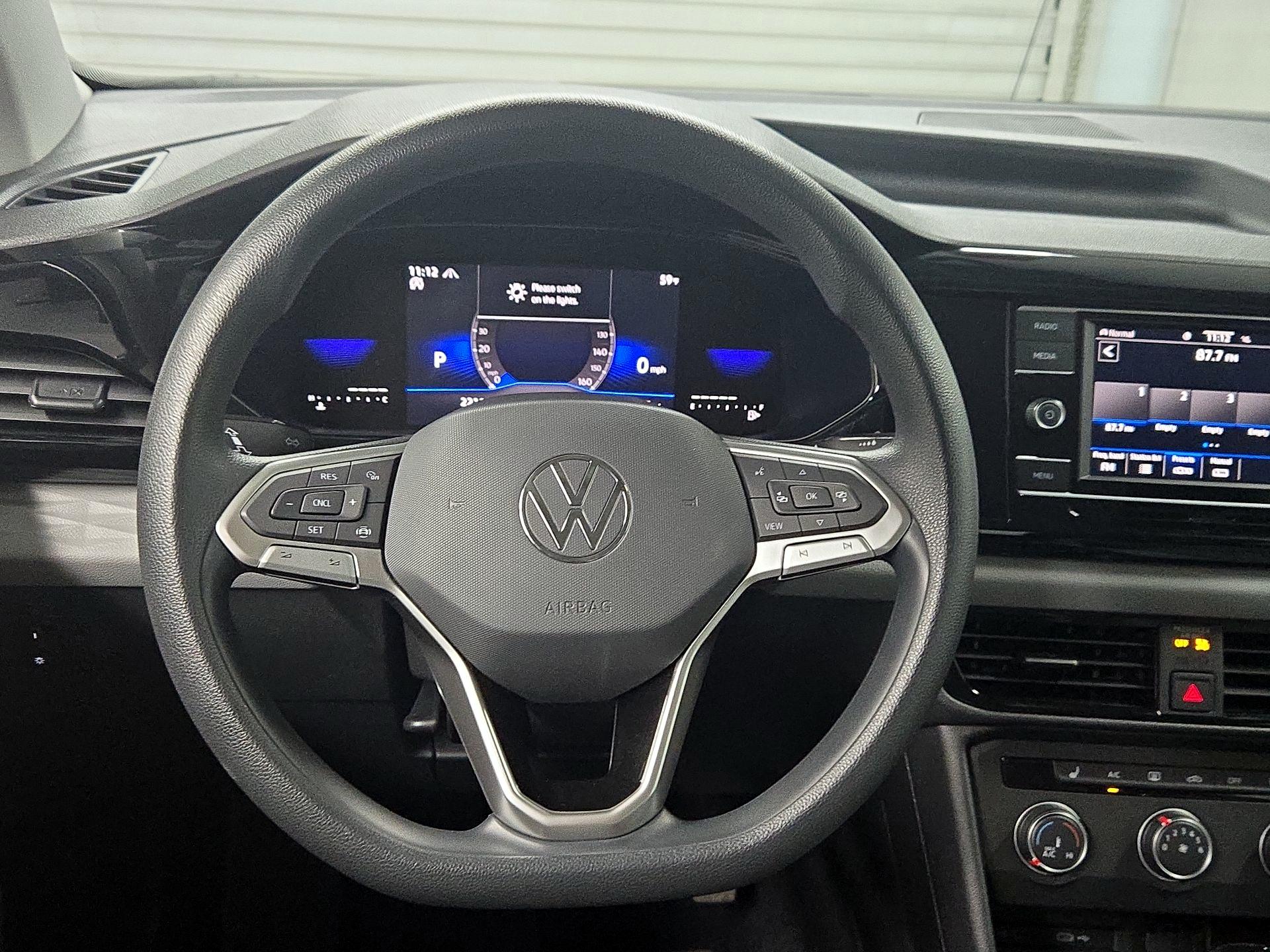 Thumbnail: 2022 Volkswagen Taos - 10