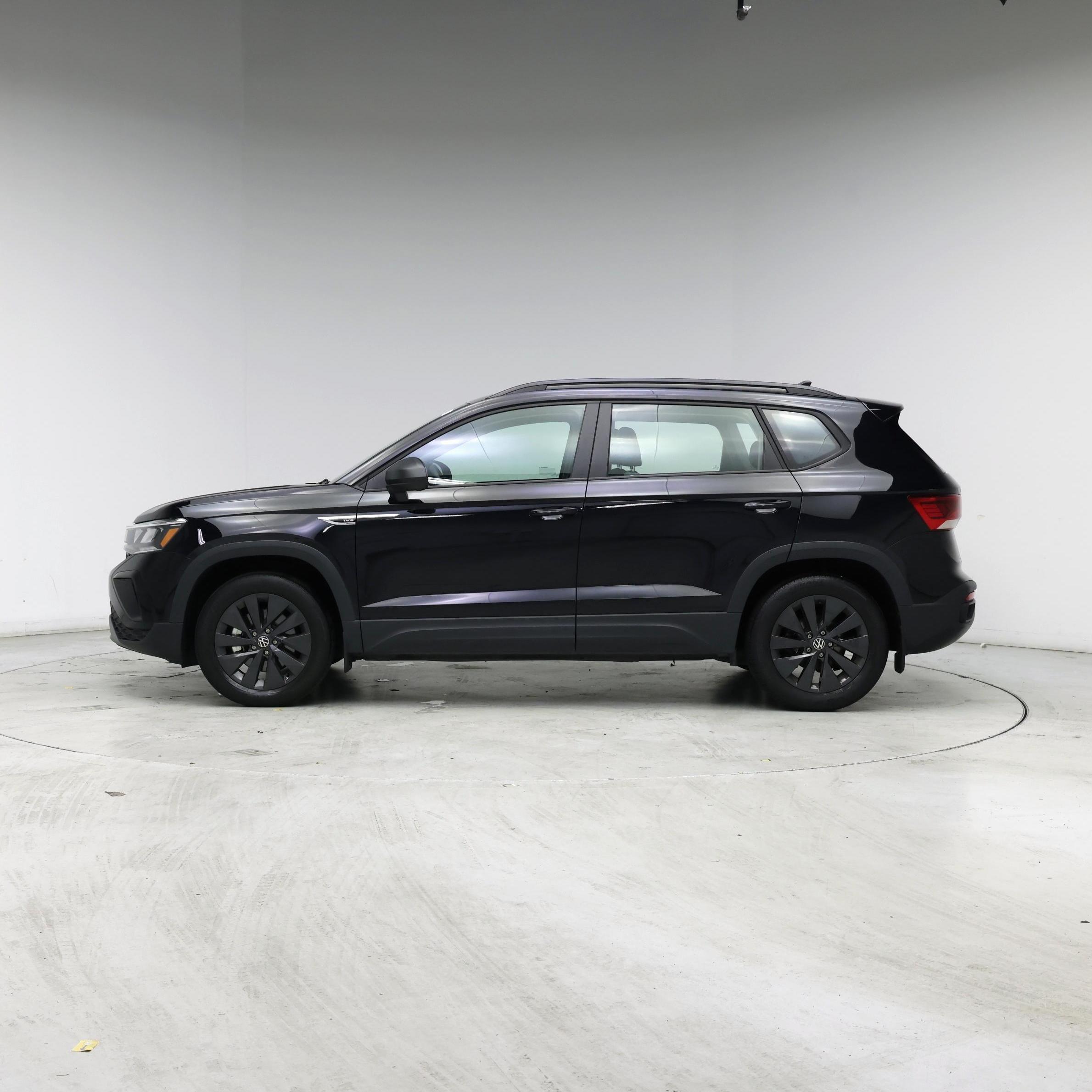 Thumbnail: 2022 Volkswagen Taos - 3