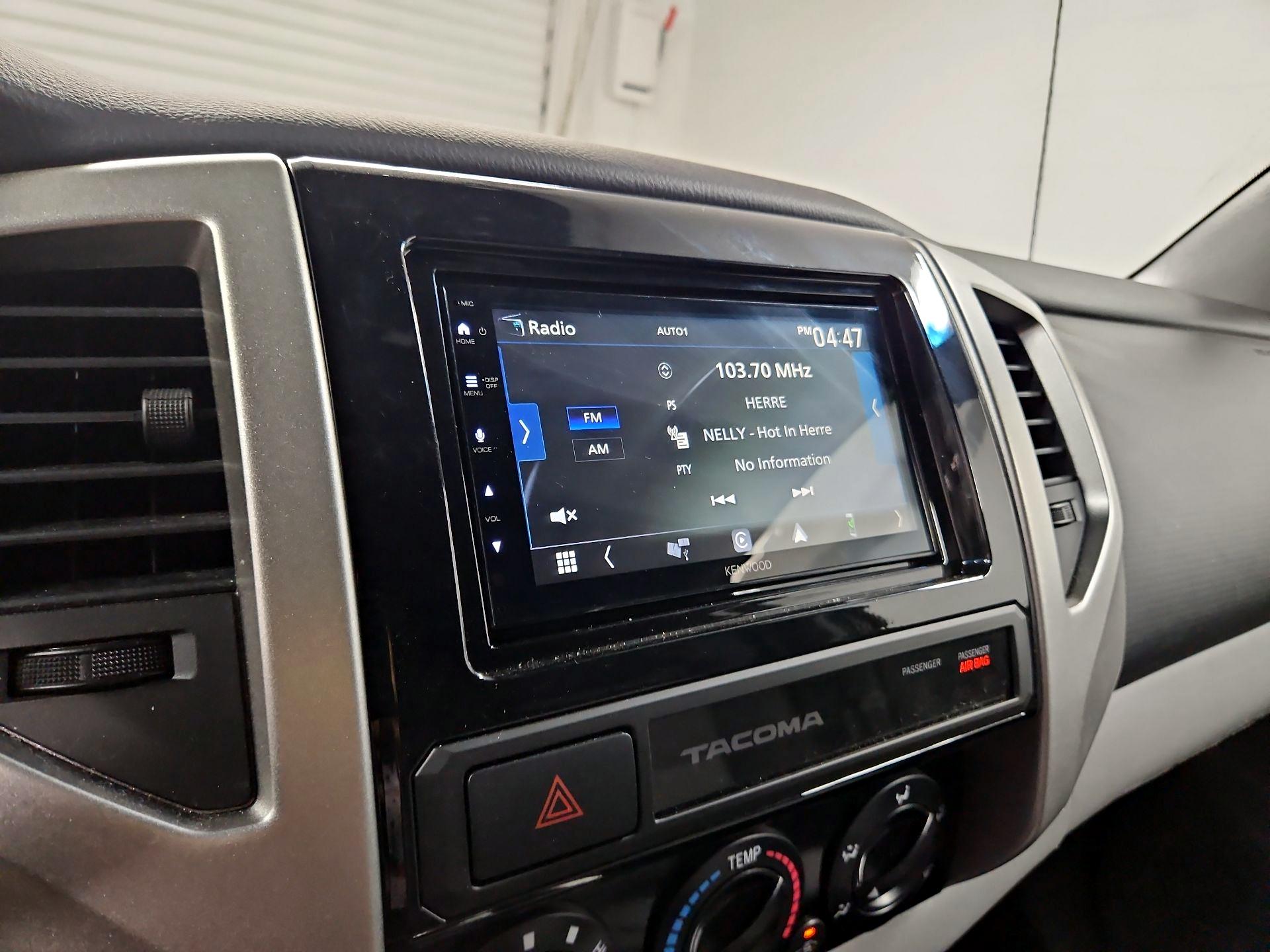 Thumbnail: 2015 Toyota Tacoma - 15