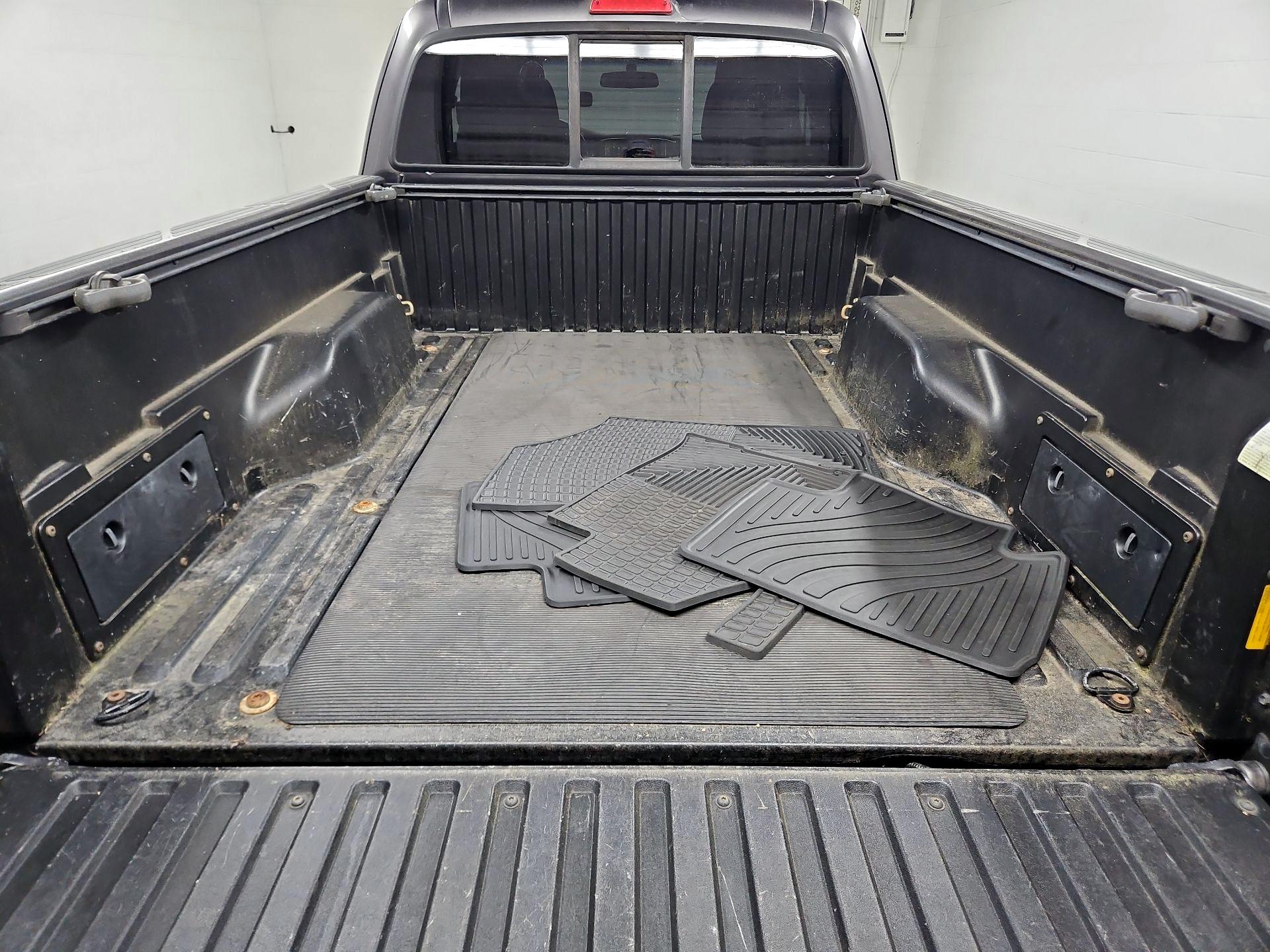 Thumbnail: 2015 Toyota Tacoma - 20