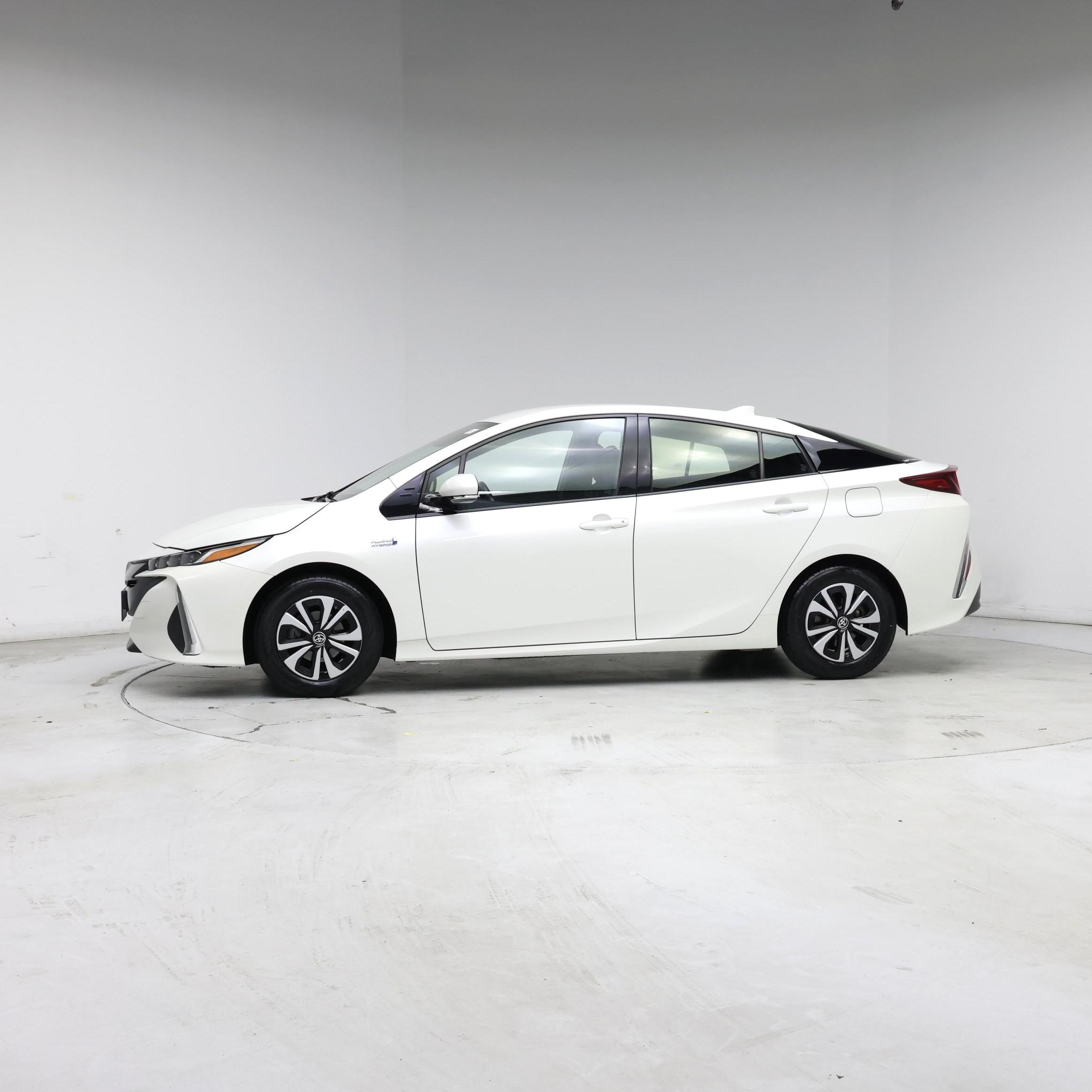 Thumbnail: 2018 Toyota Prius Prime - 3