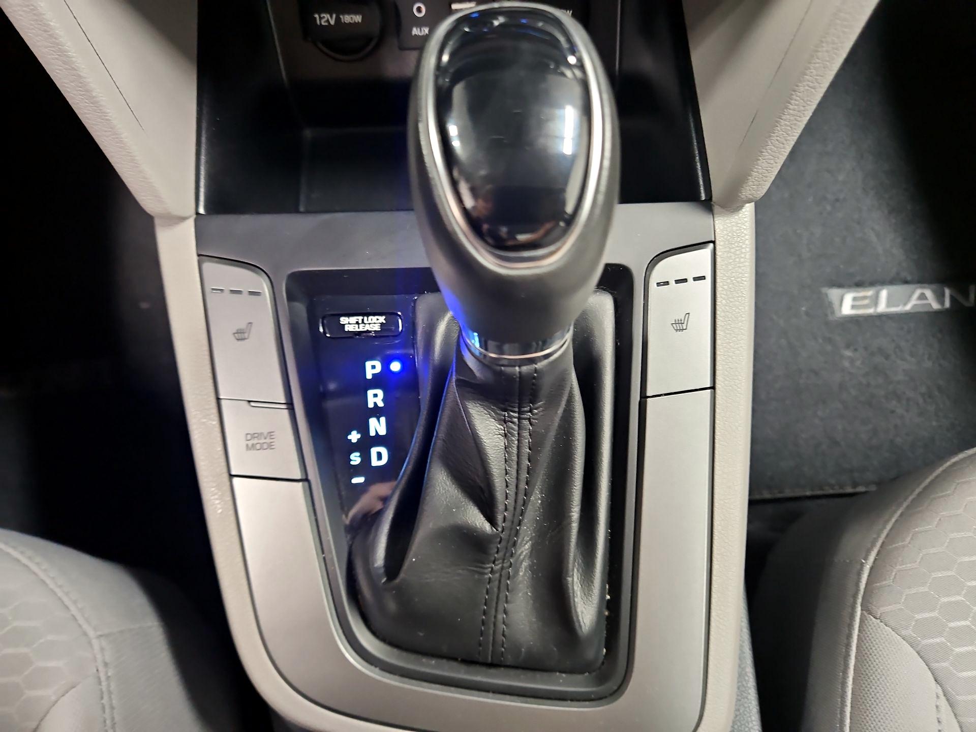 Thumbnail: 2020 Hyundai Elantra - 17