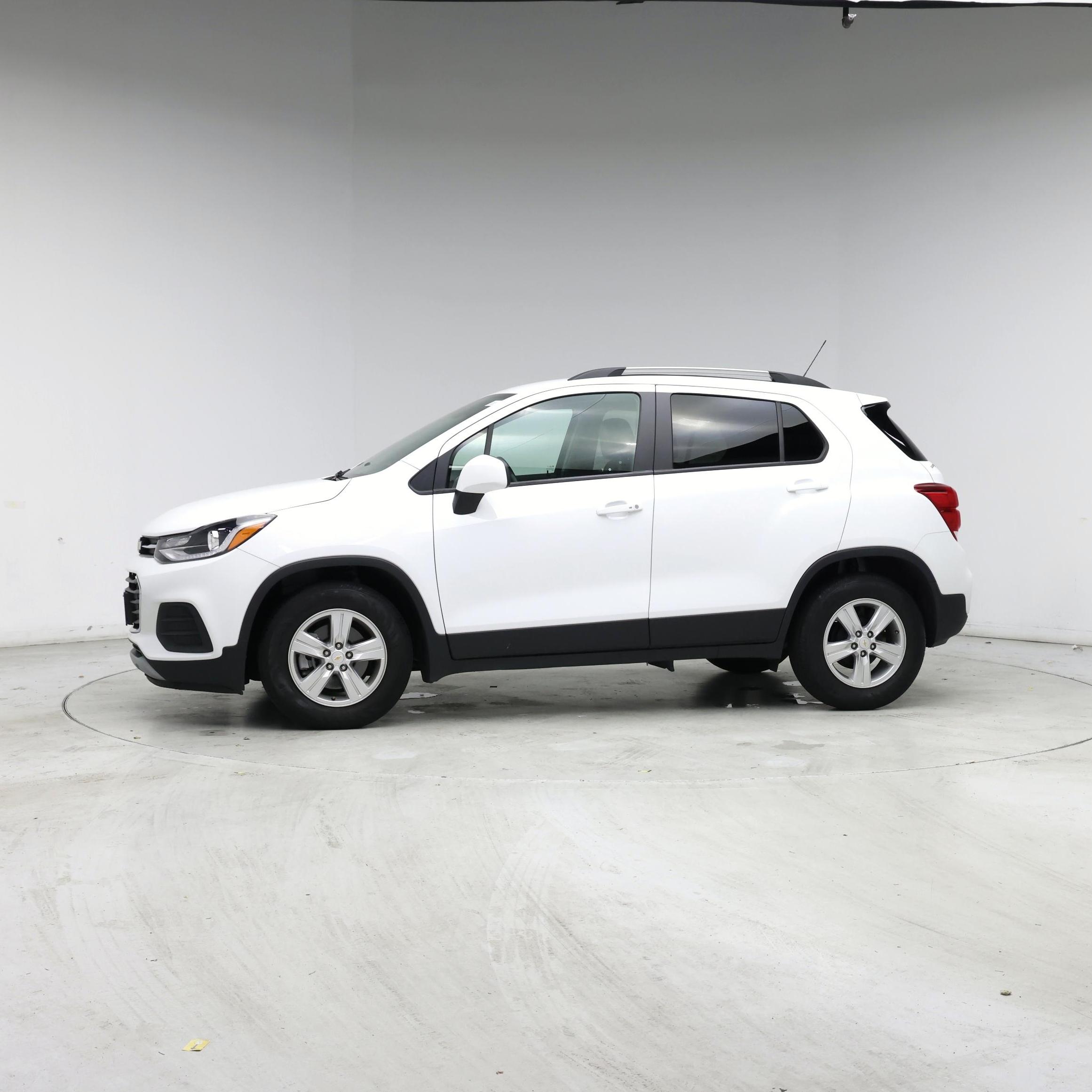 Thumbnail: 2021 Chevrolet Trax - 3