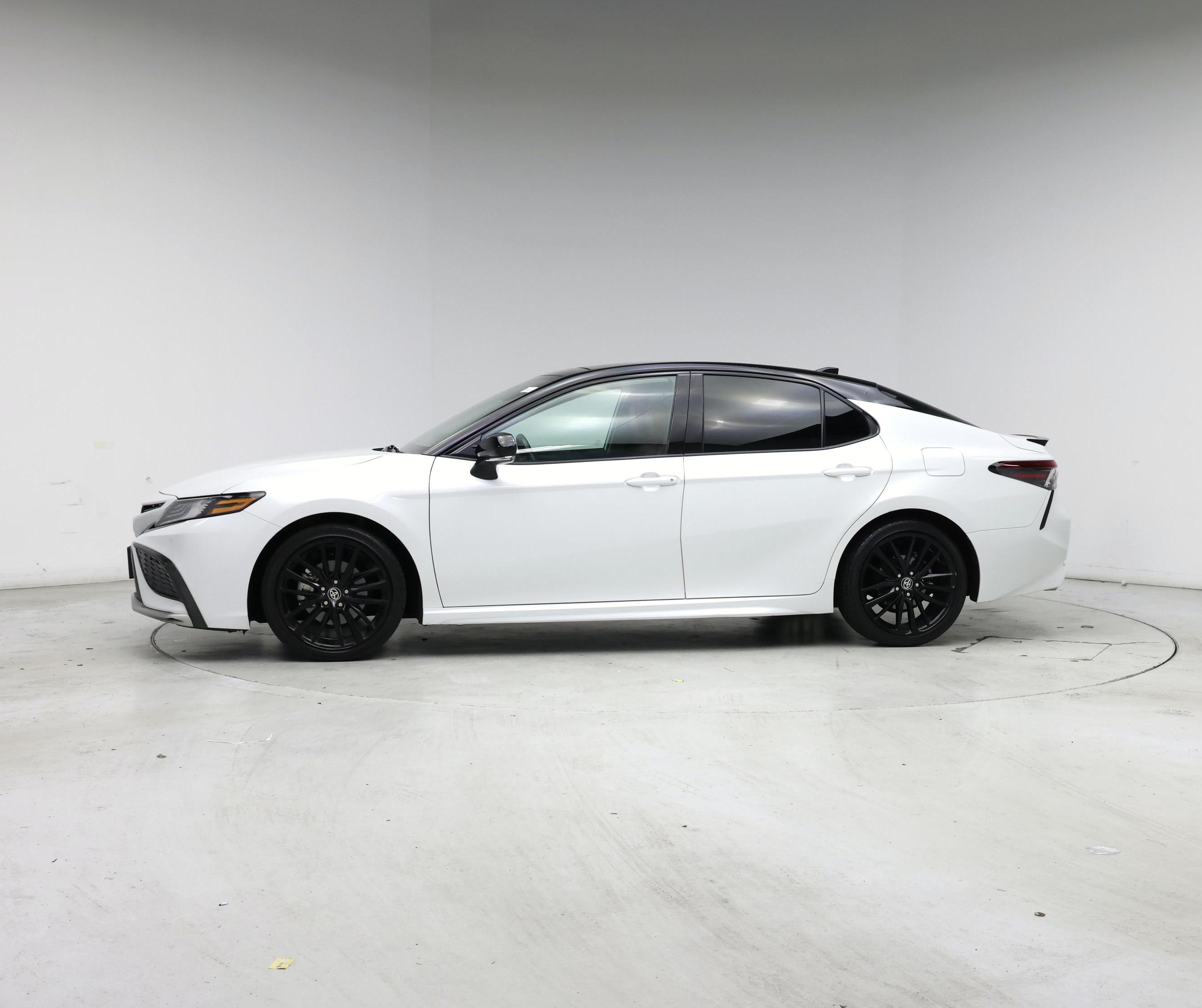 Thumbnail: 2021 Toyota Camry - 3