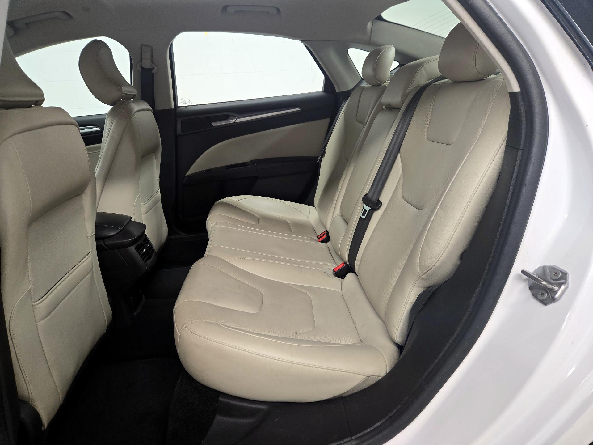 Thumbnail: 2016 Ford Fusion - 19
