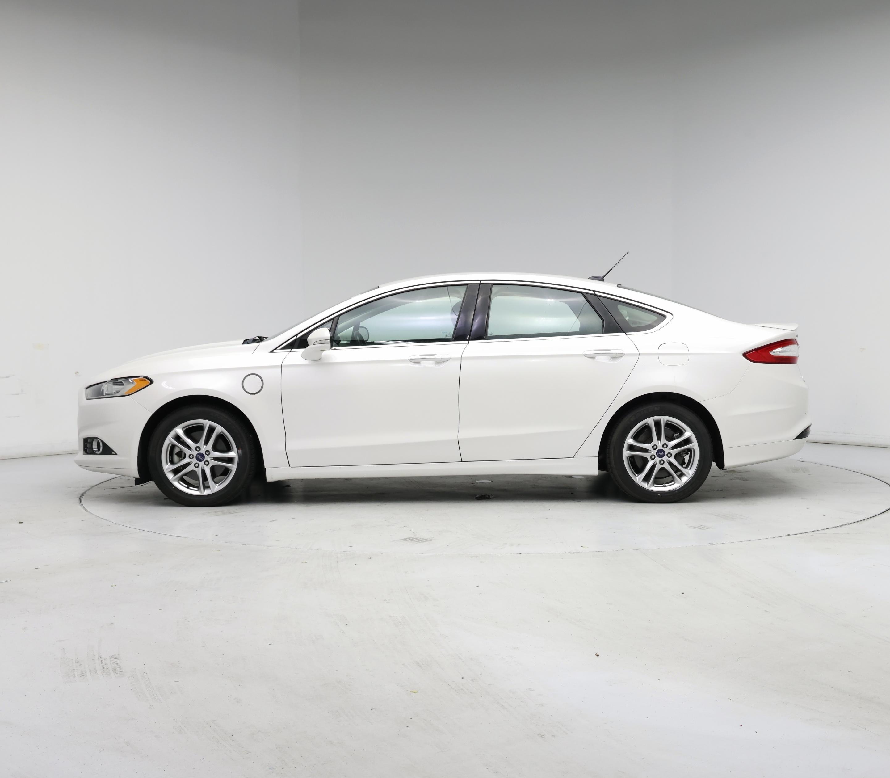 Thumbnail: 2016 Ford Fusion - 3