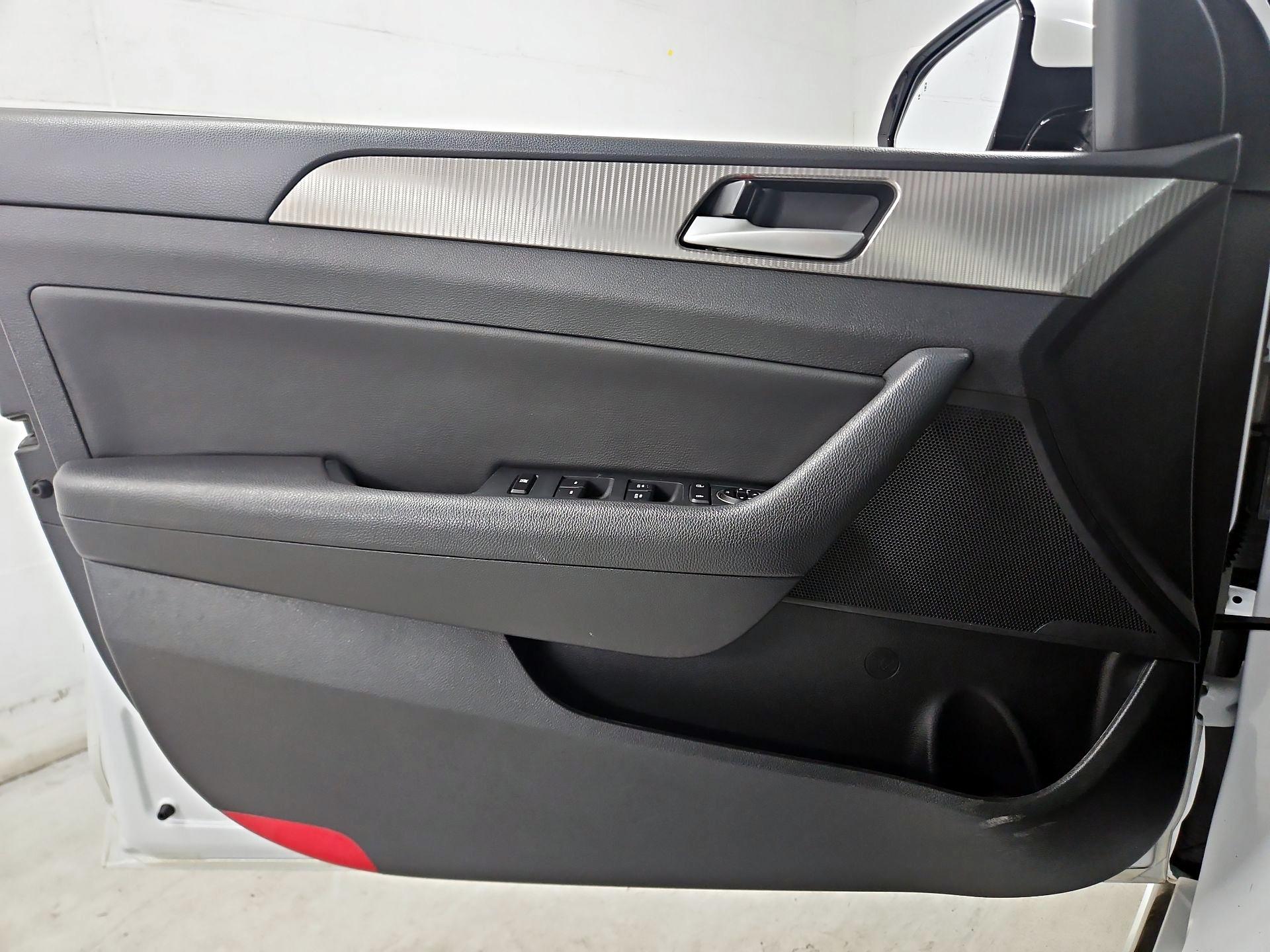 Thumbnail: 2019 Hyundai Sonata - 12