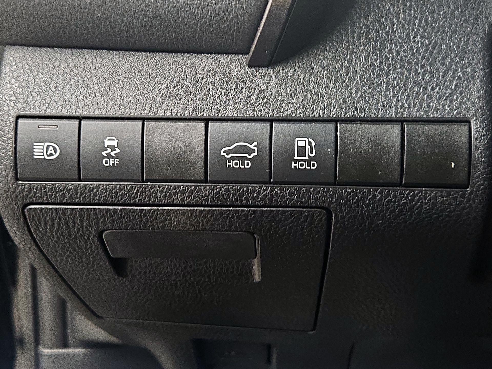 Thumbnail: 2019 Toyota Camry - 13