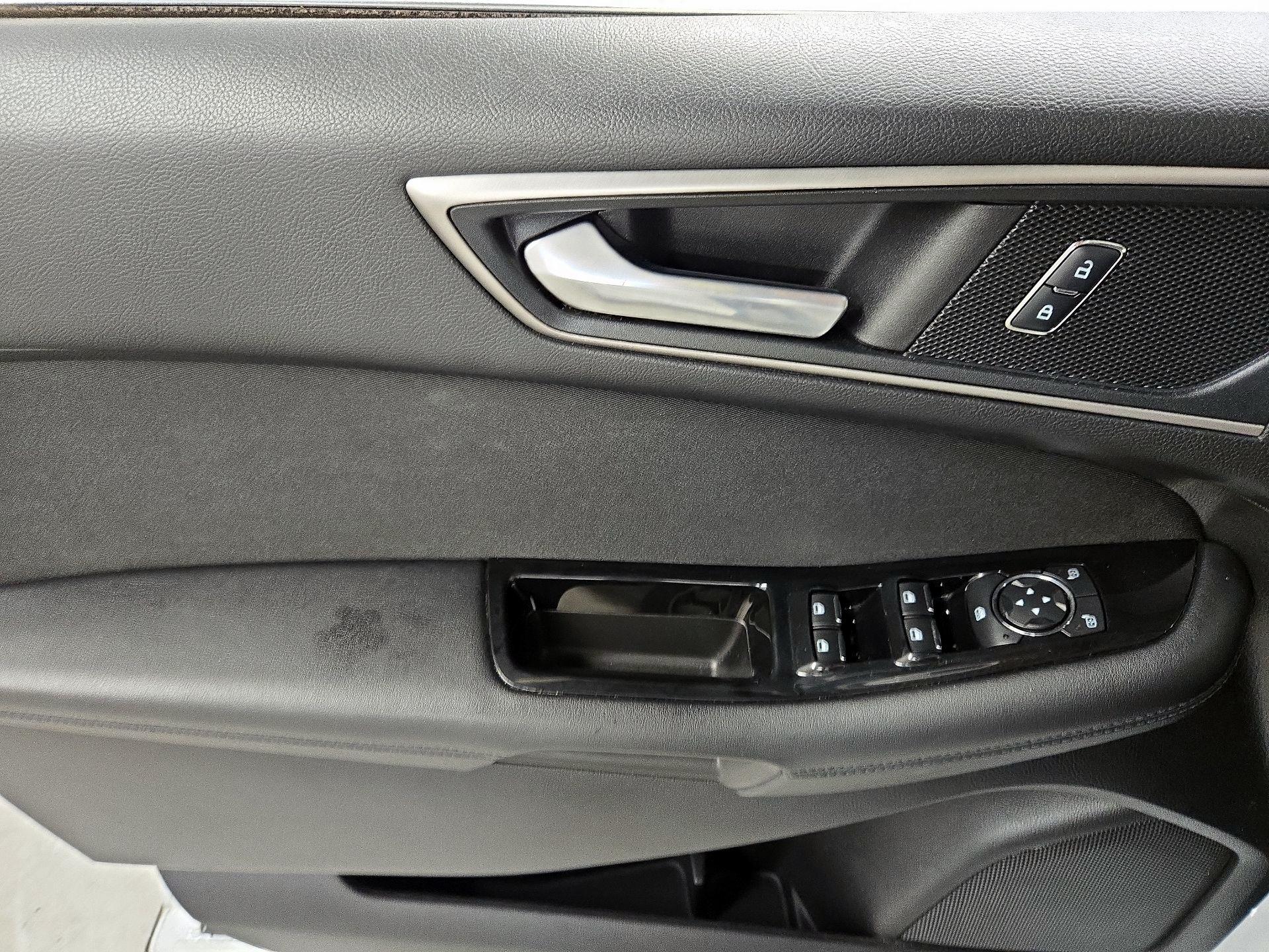 Thumbnail: 2017 Ford Edge - 12