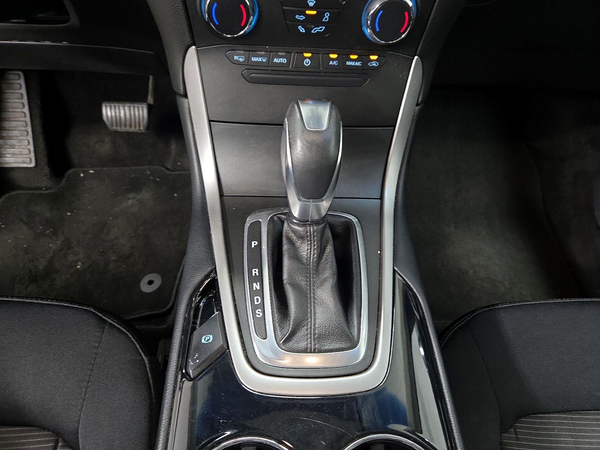 Thumbnail: 2017 Ford Edge - 17