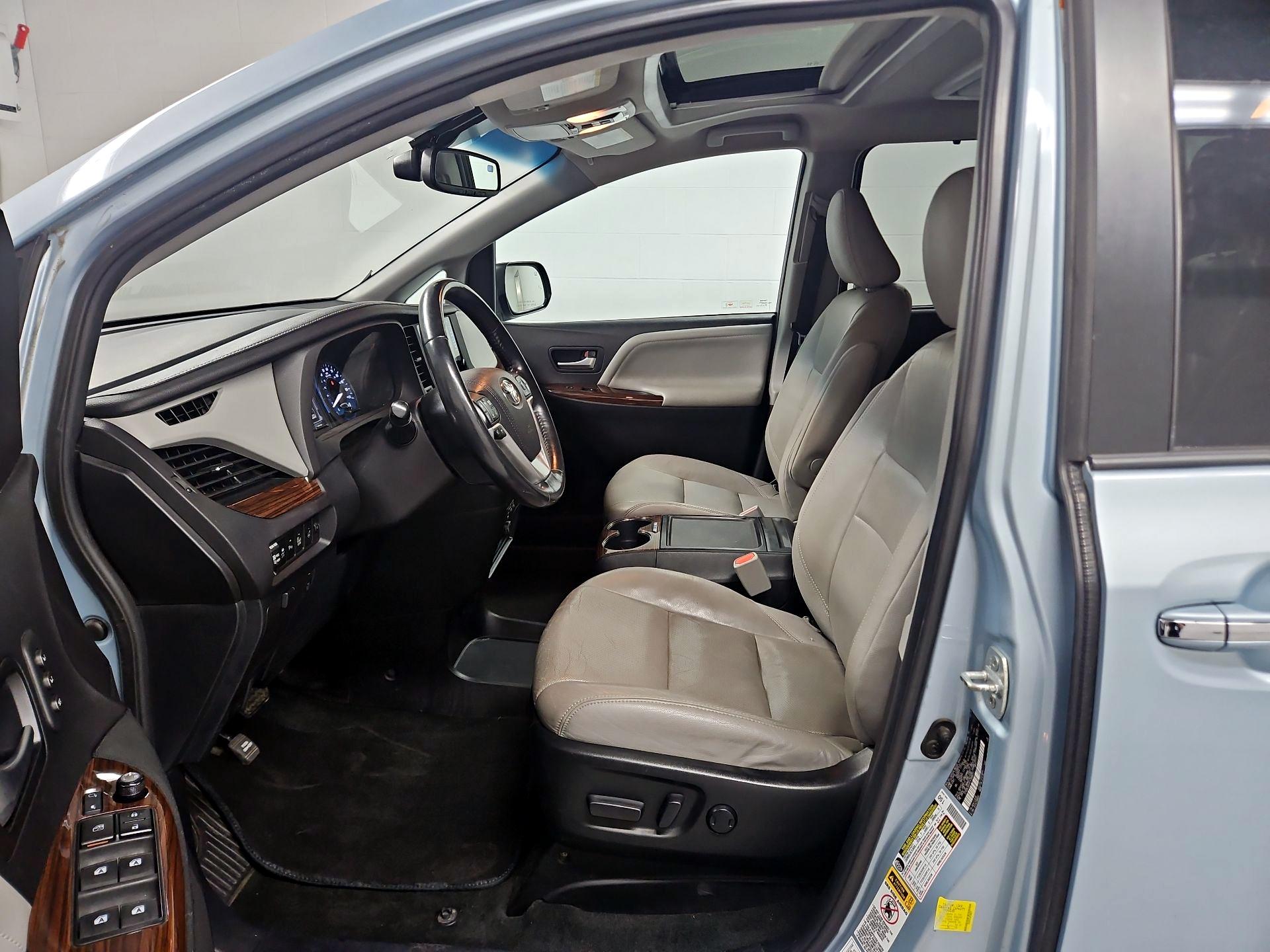 Thumbnail: 2015 Toyota Sienna - 11