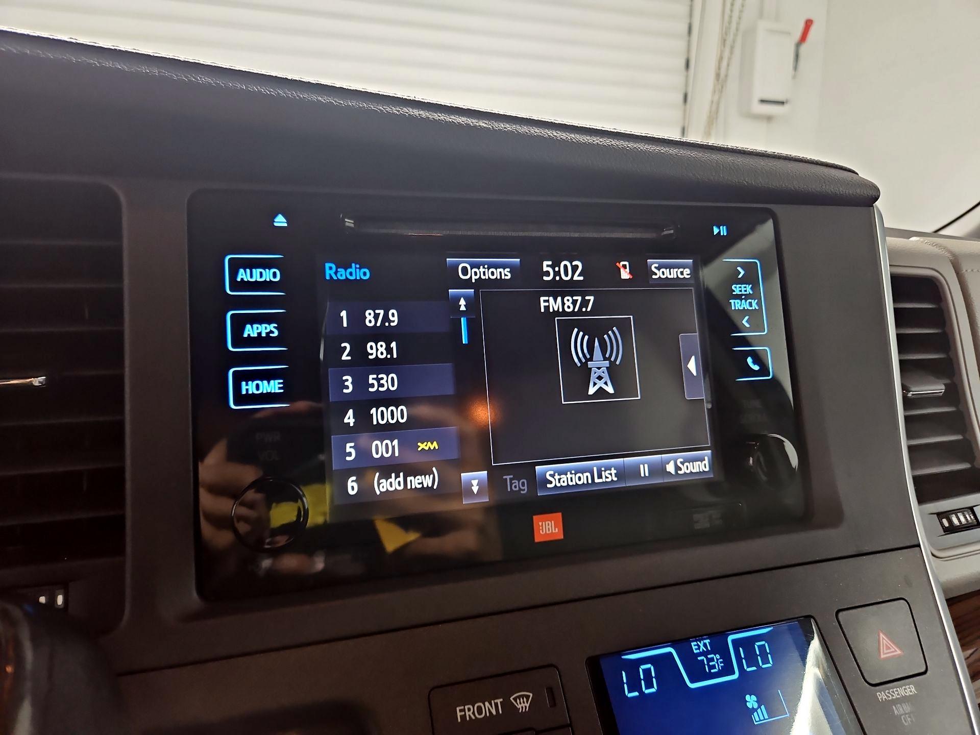 Thumbnail: 2015 Toyota Sienna - 15