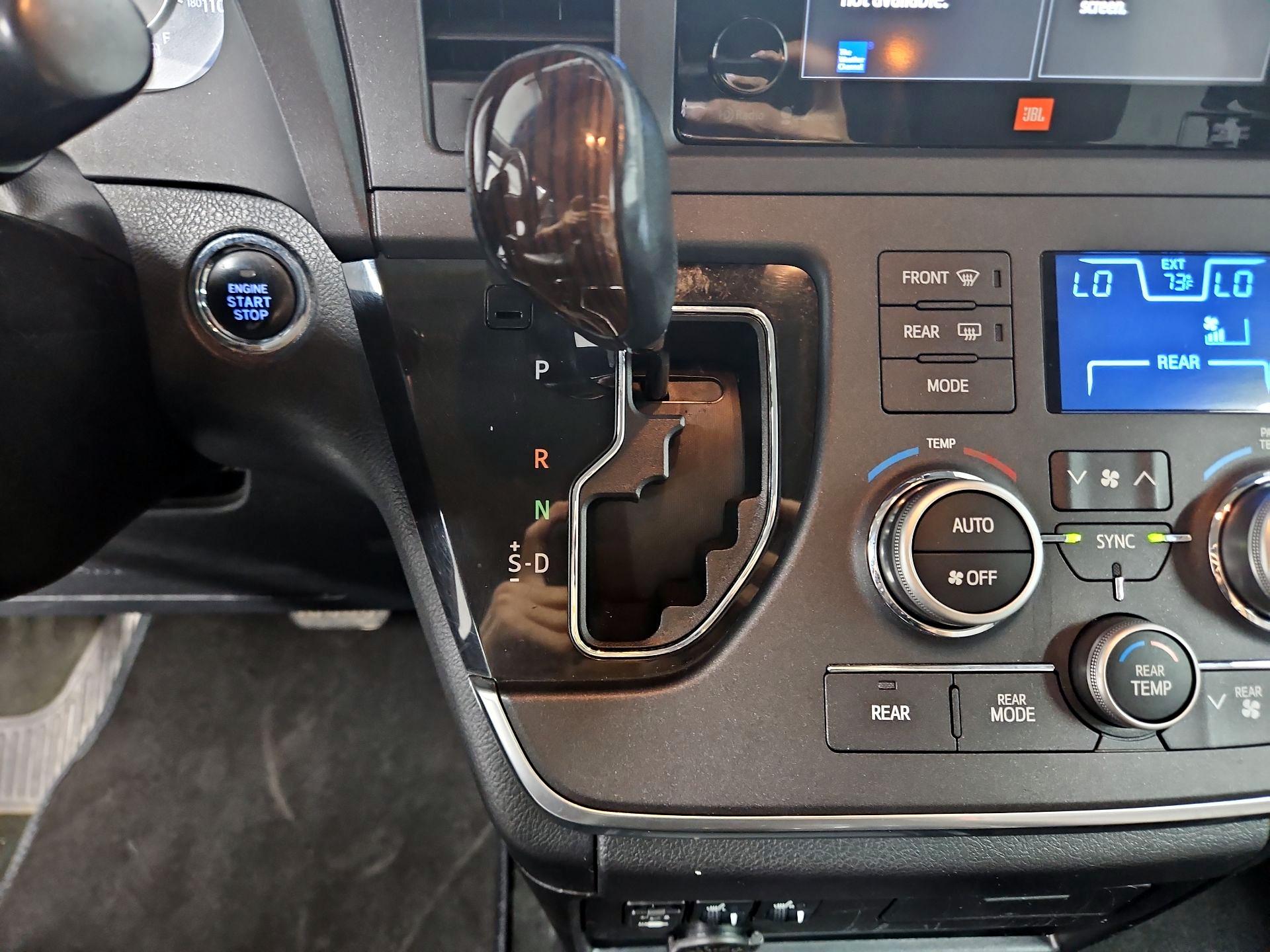 Thumbnail: 2015 Toyota Sienna - 17