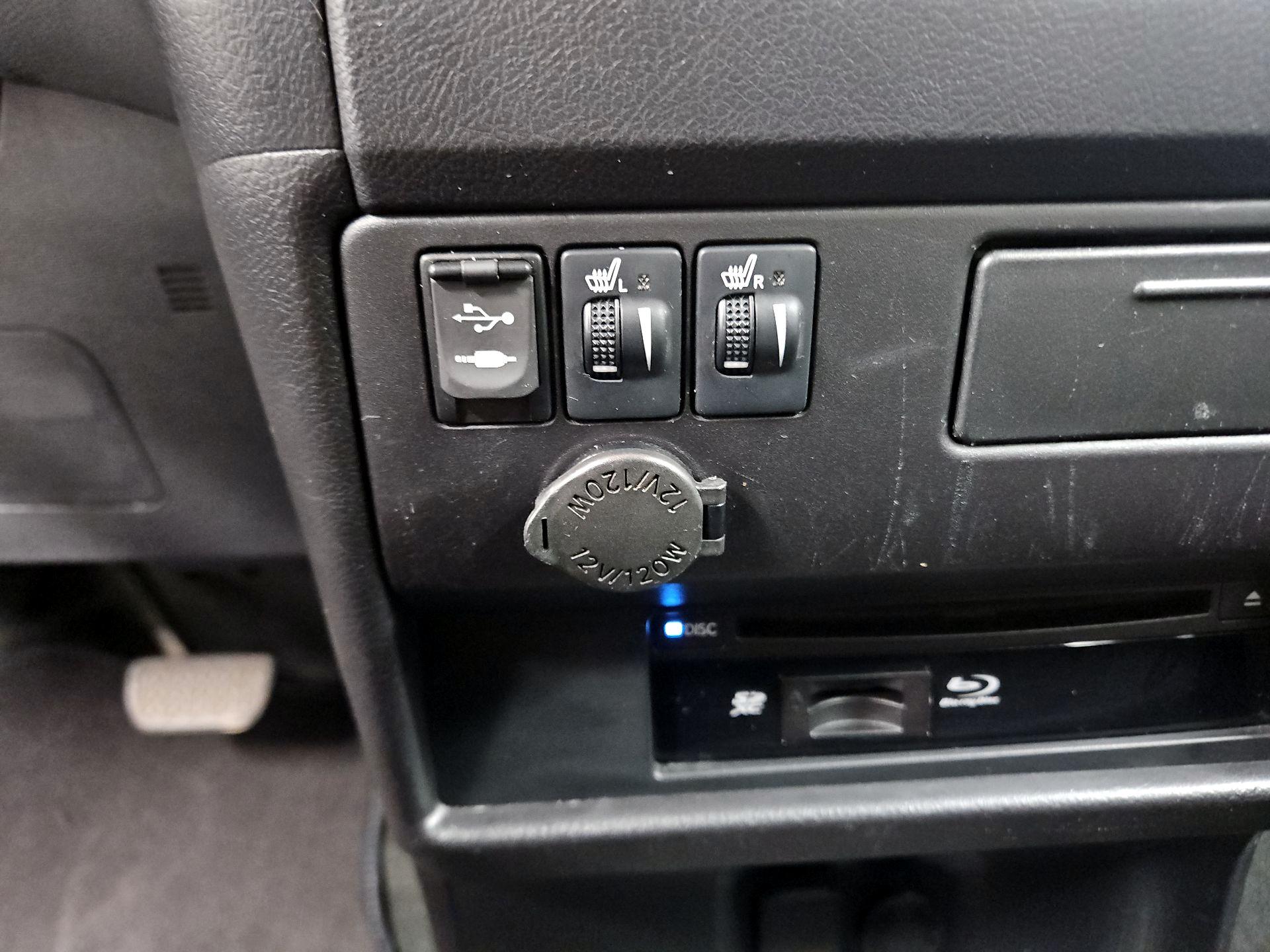 Thumbnail: 2015 Toyota Sienna - 18