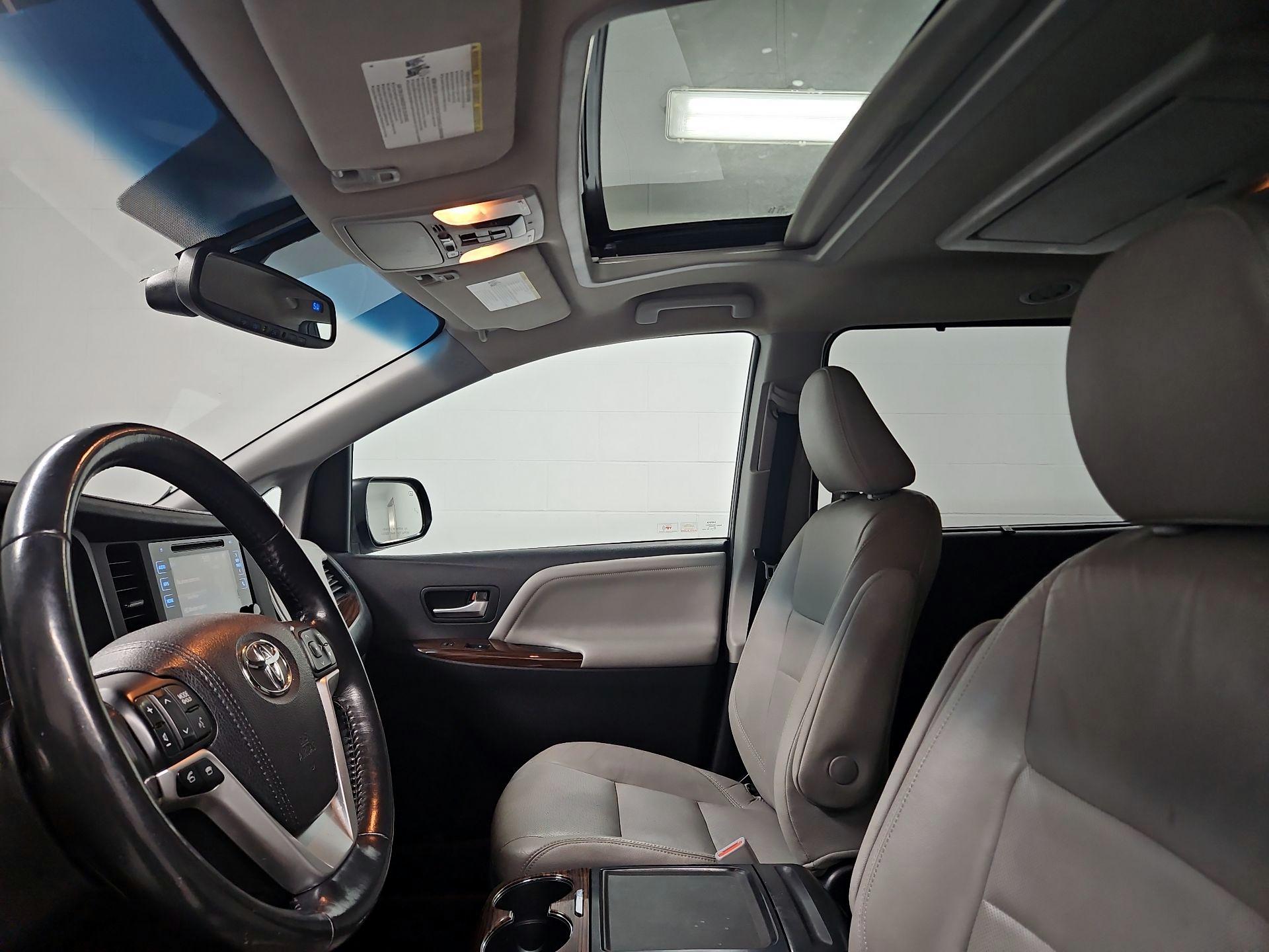 Thumbnail: 2015 Toyota Sienna - 19