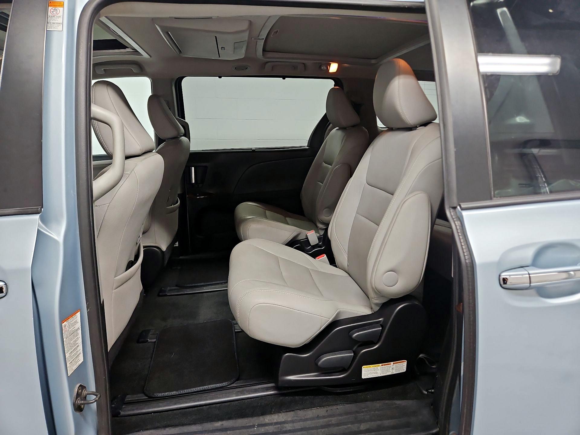 Thumbnail: 2015 Toyota Sienna - 20