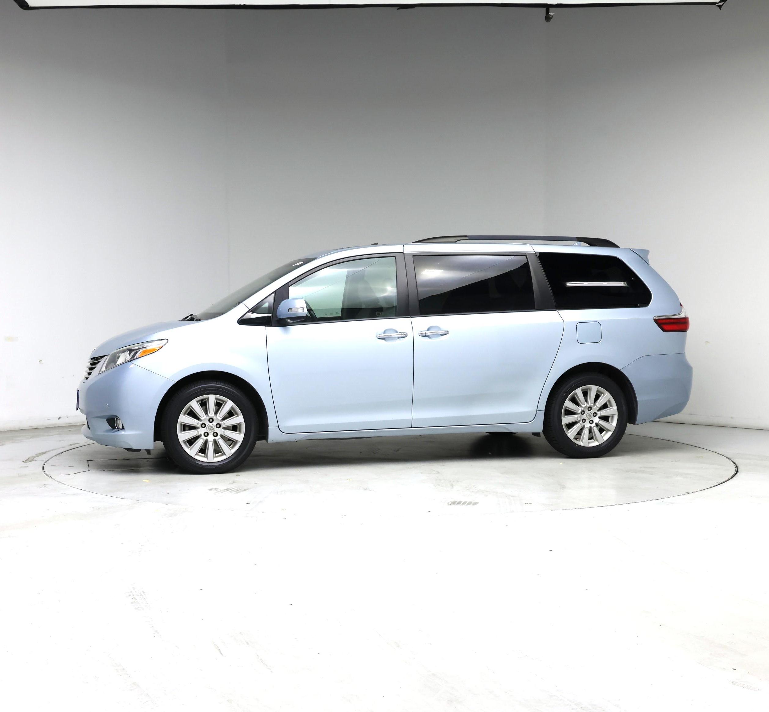 Thumbnail: 2015 Toyota Sienna - 3