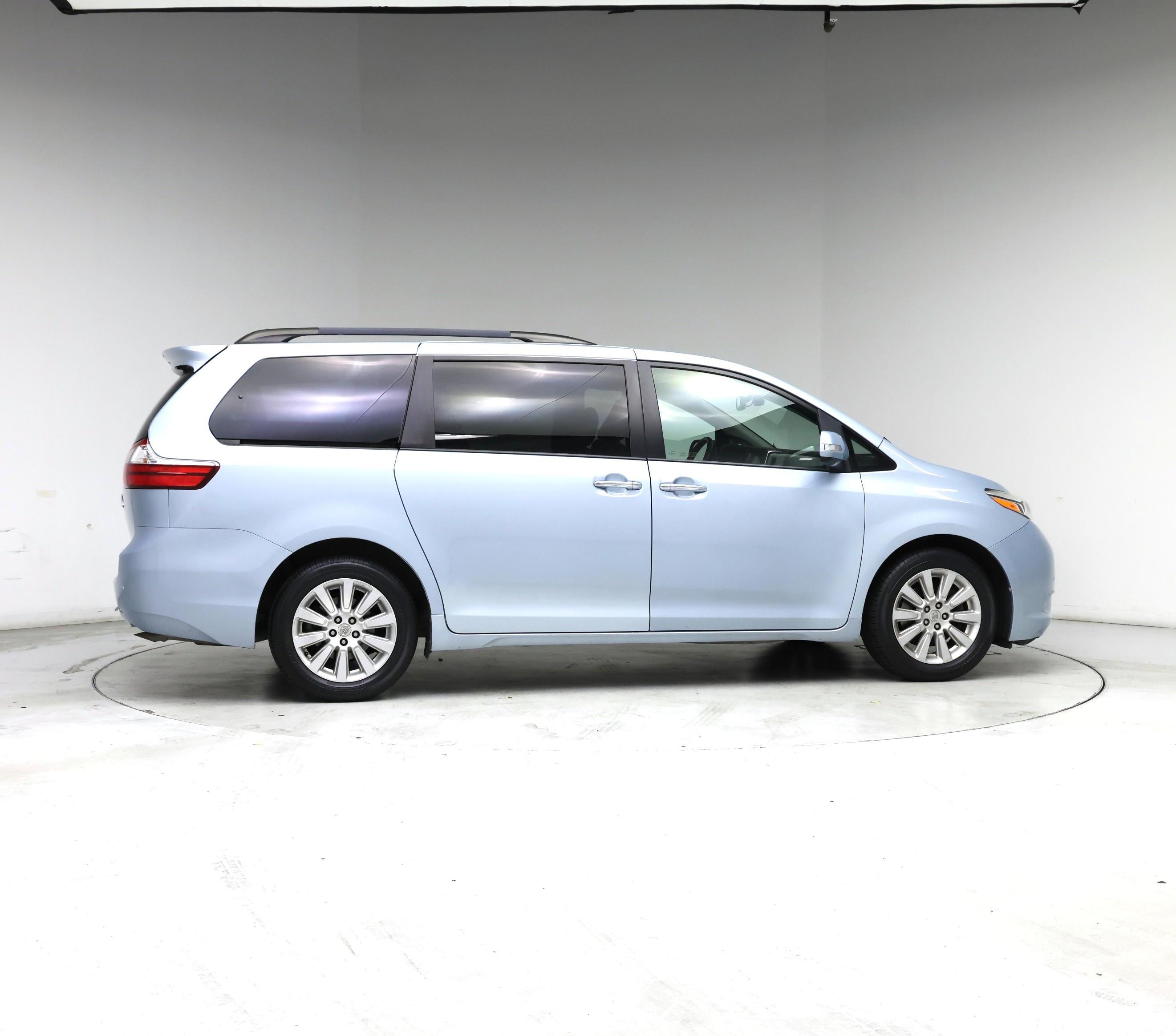 Thumbnail: 2015 Toyota Sienna - 7