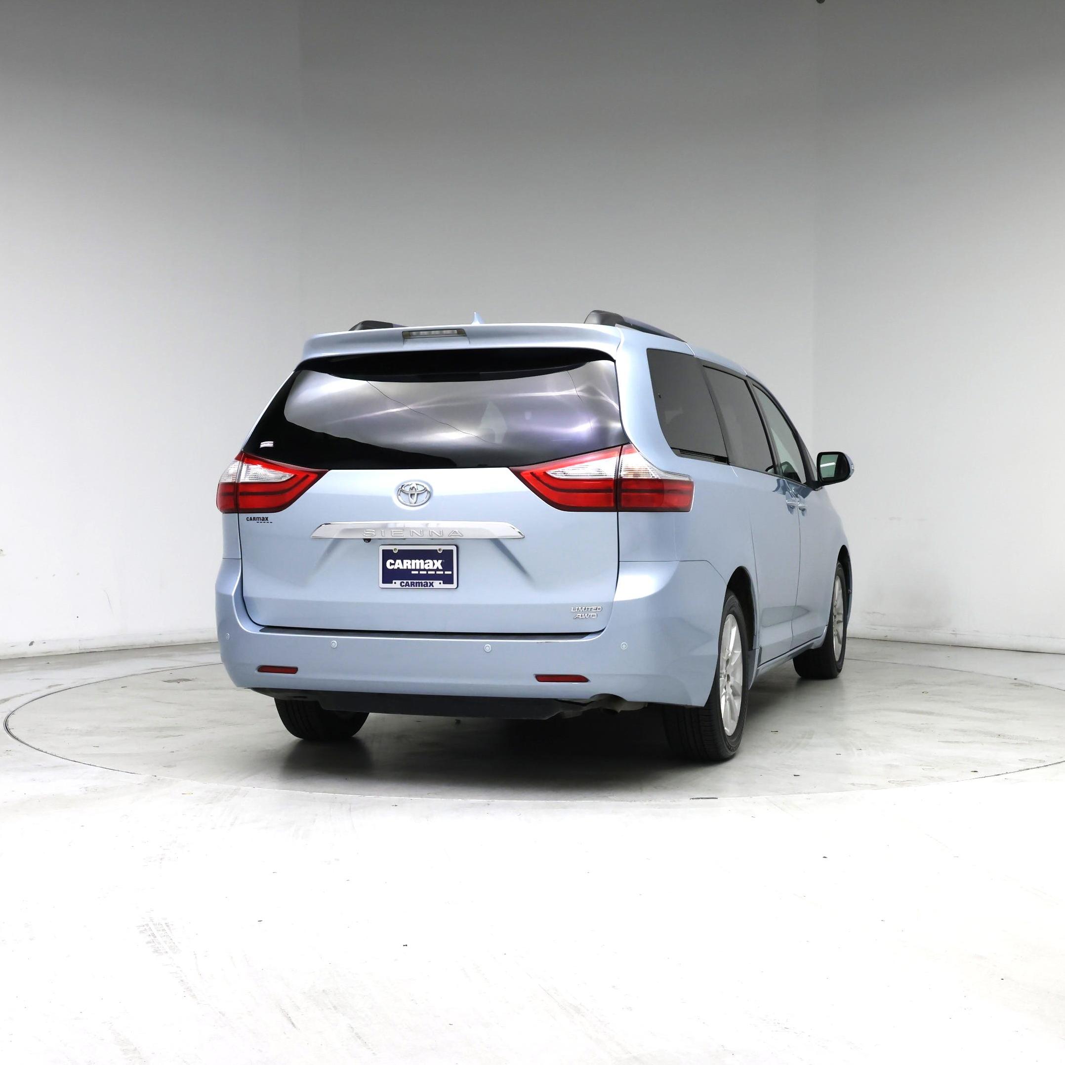 Thumbnail: 2015 Toyota Sienna - 8