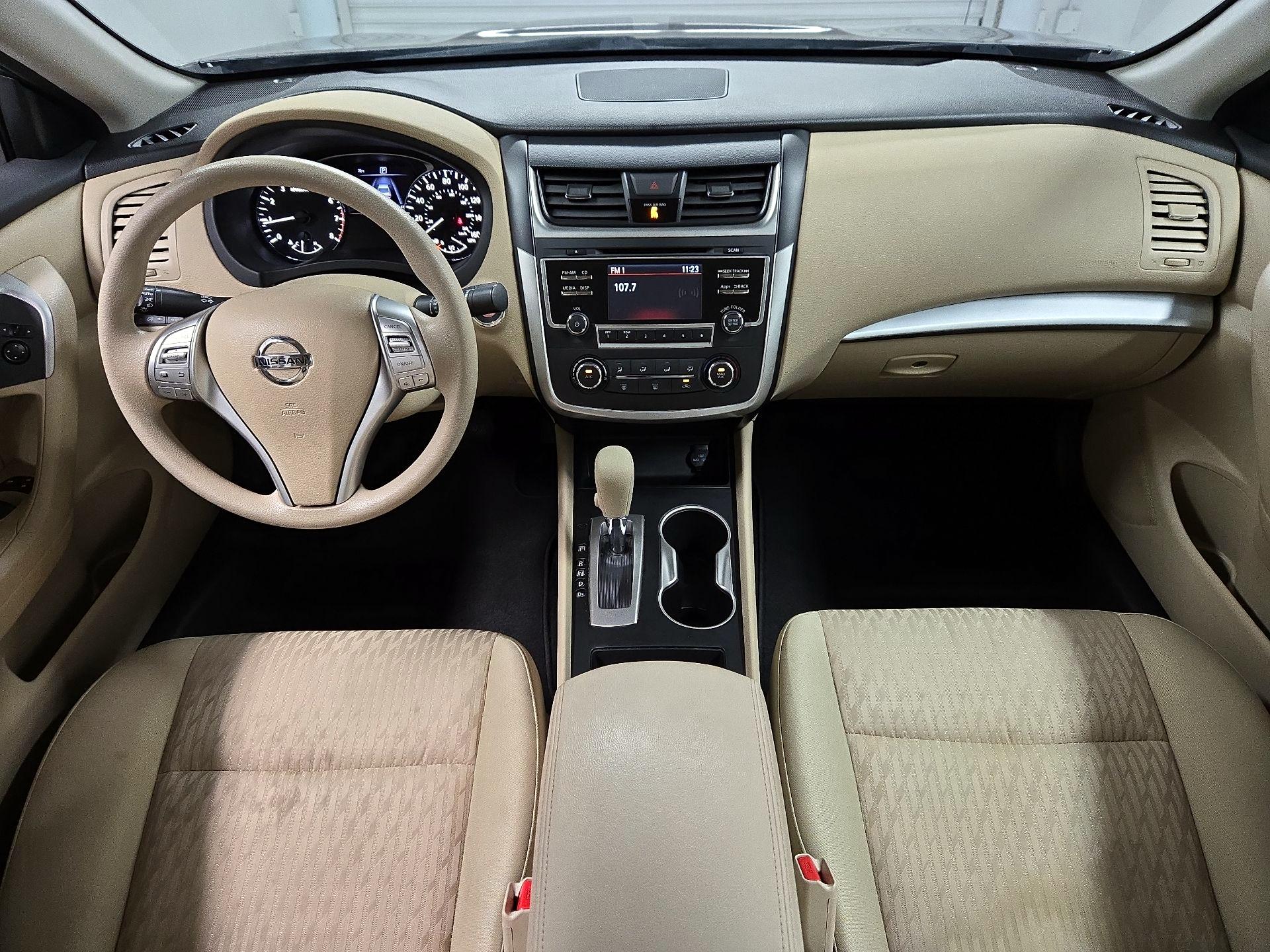 Thumbnail: 2016 Nissan Altima - 9