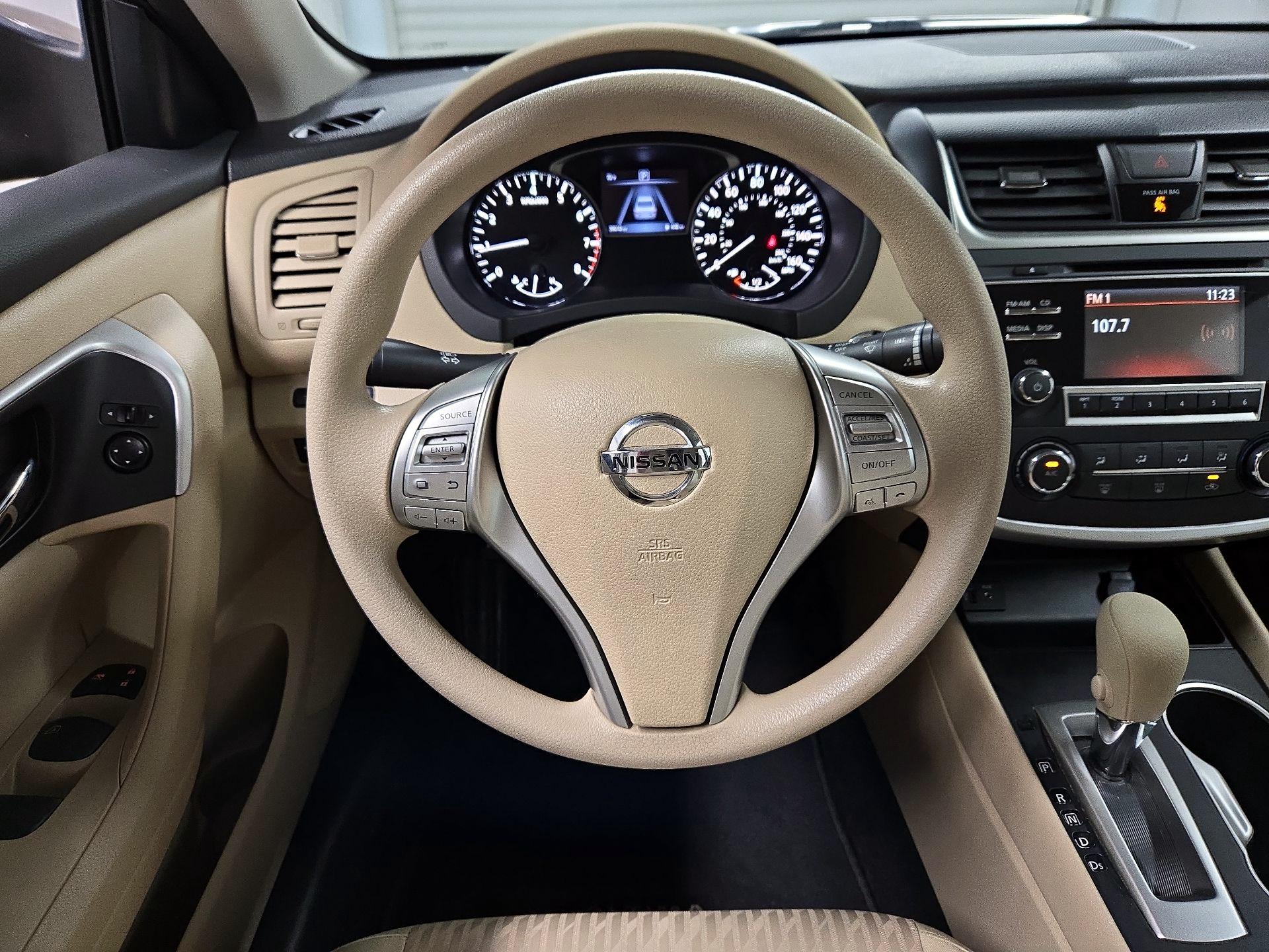 Thumbnail: 2016 Nissan Altima - 10
