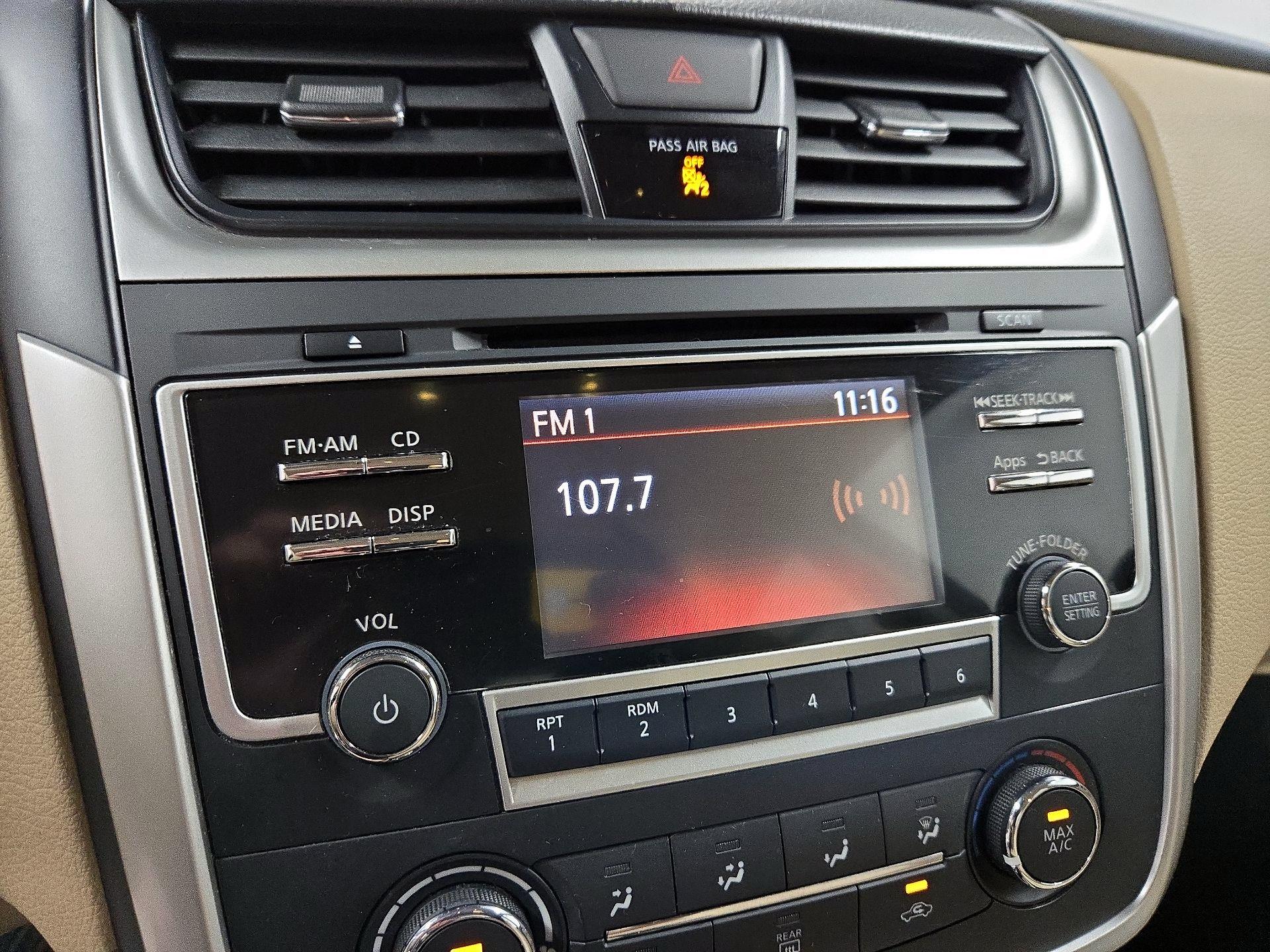 Thumbnail: 2016 Nissan Altima - 15