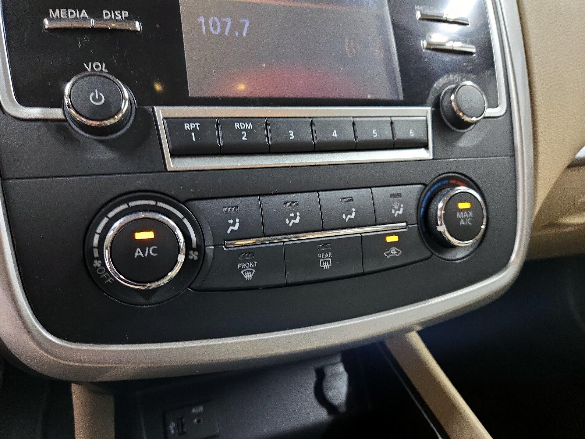 Thumbnail: 2016 Nissan Altima - 16