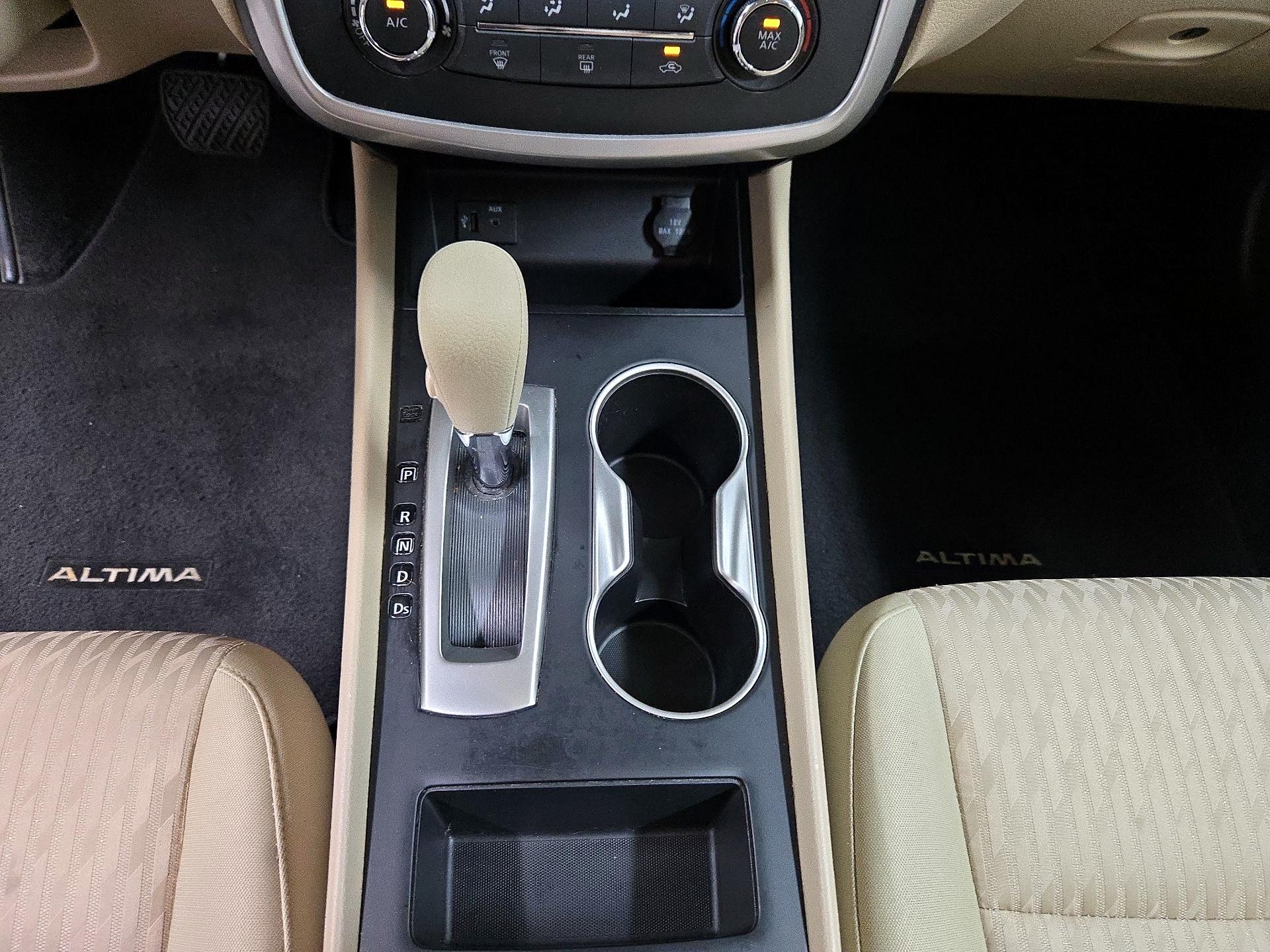Thumbnail: 2016 Nissan Altima - 17