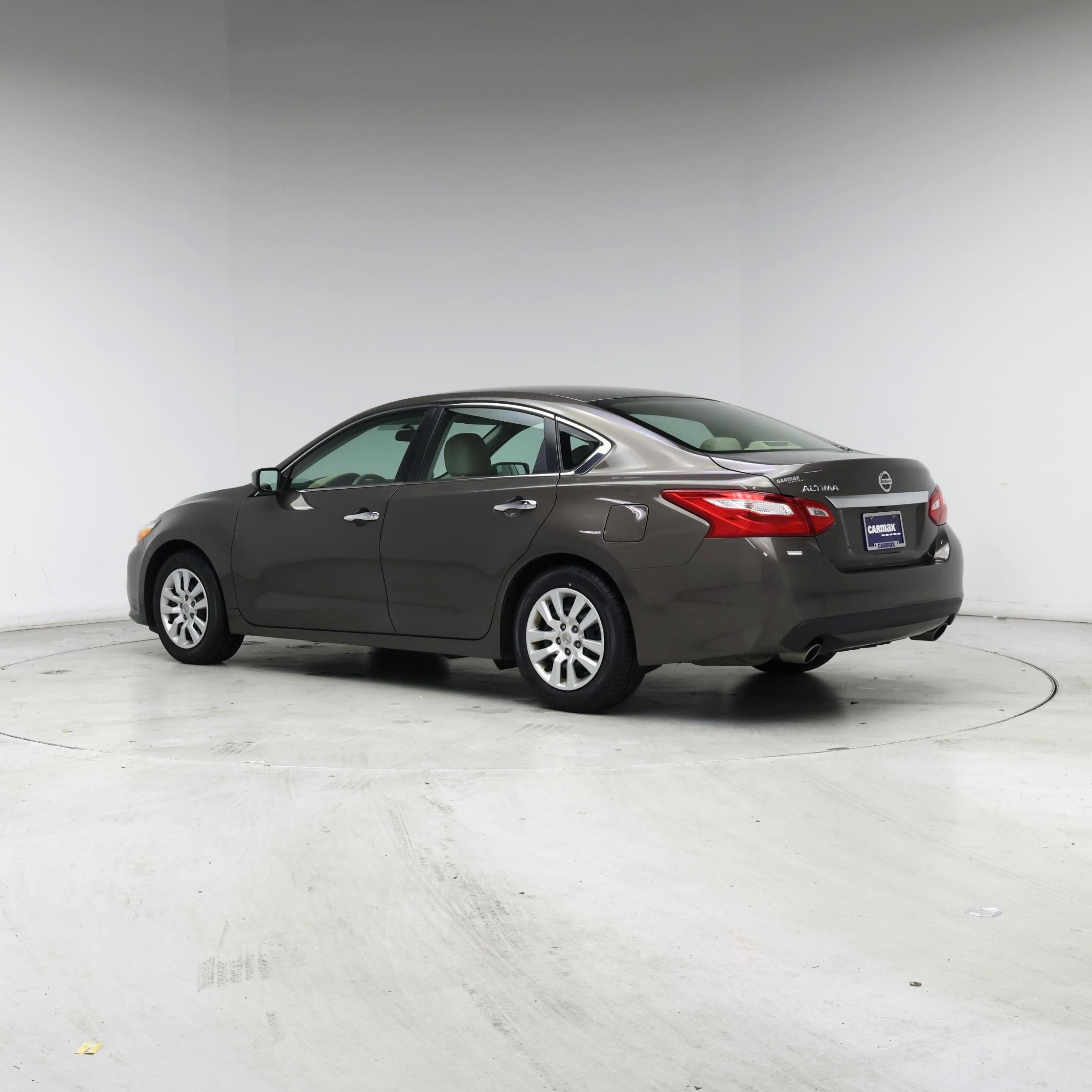 Thumbnail: 2016 Nissan Altima - 2