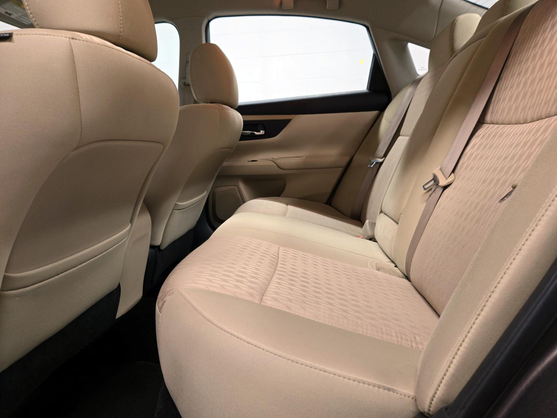Thumbnail: 2016 Nissan Altima - 19