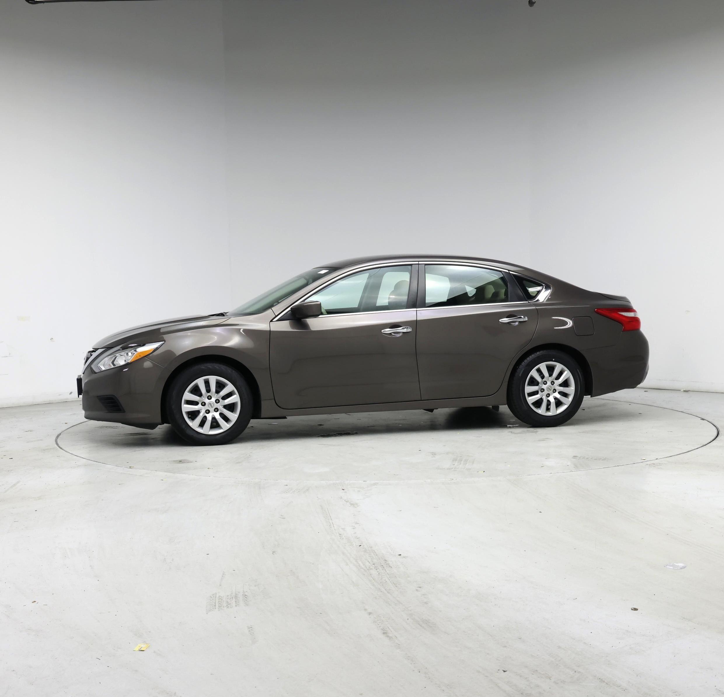 Thumbnail: 2016 Nissan Altima - 3