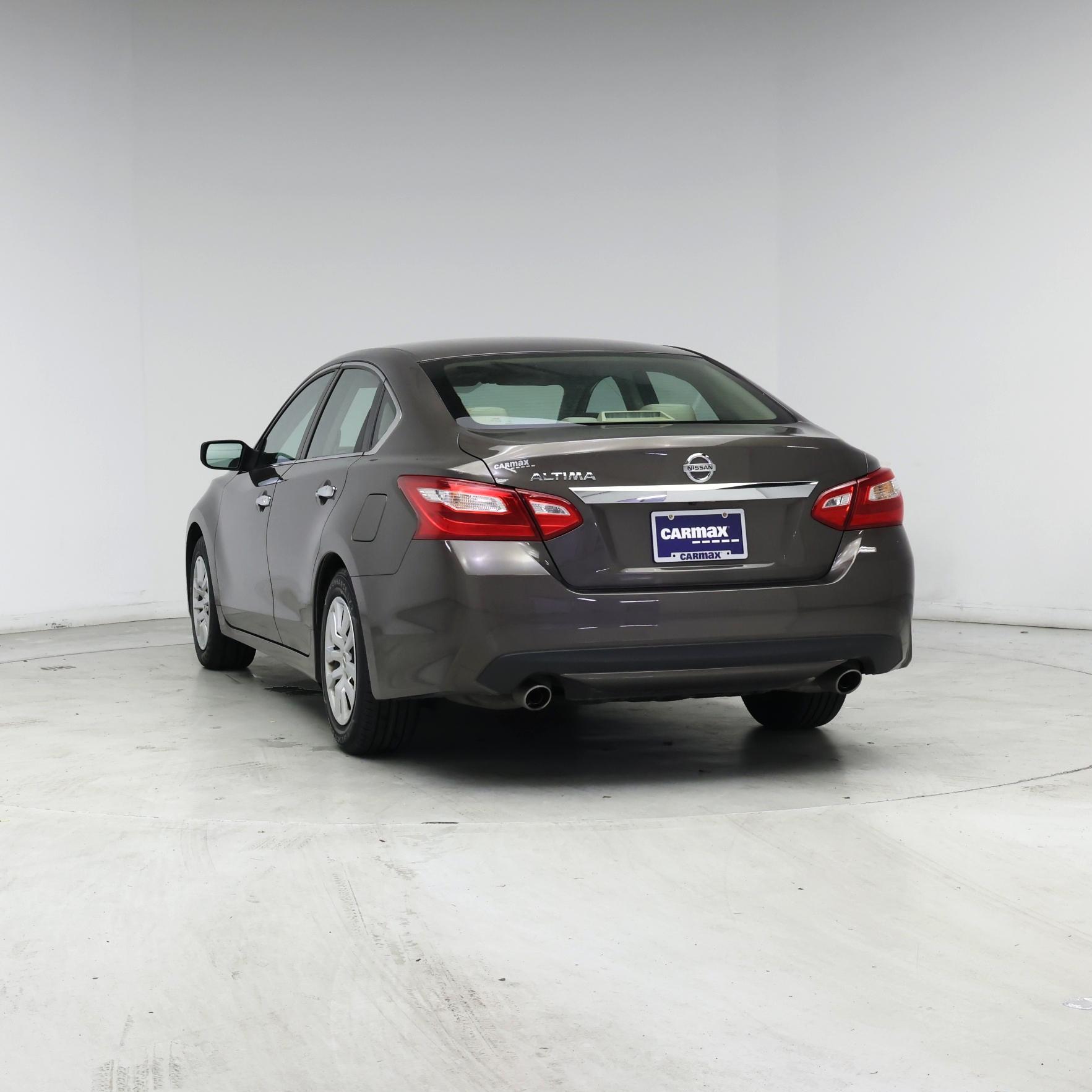 Thumbnail: 2016 Nissan Altima - 6