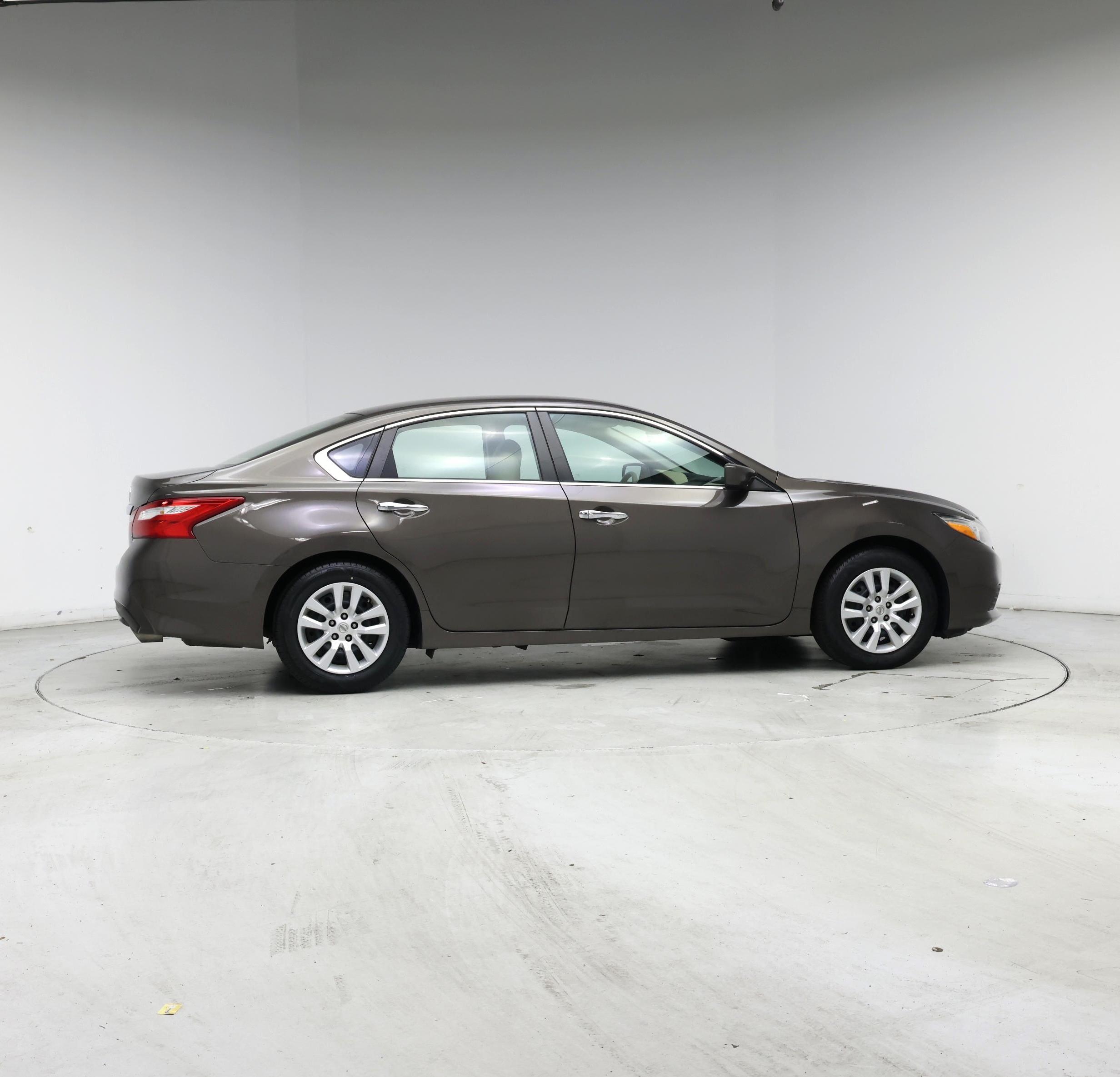 Thumbnail: 2016 Nissan Altima - 7