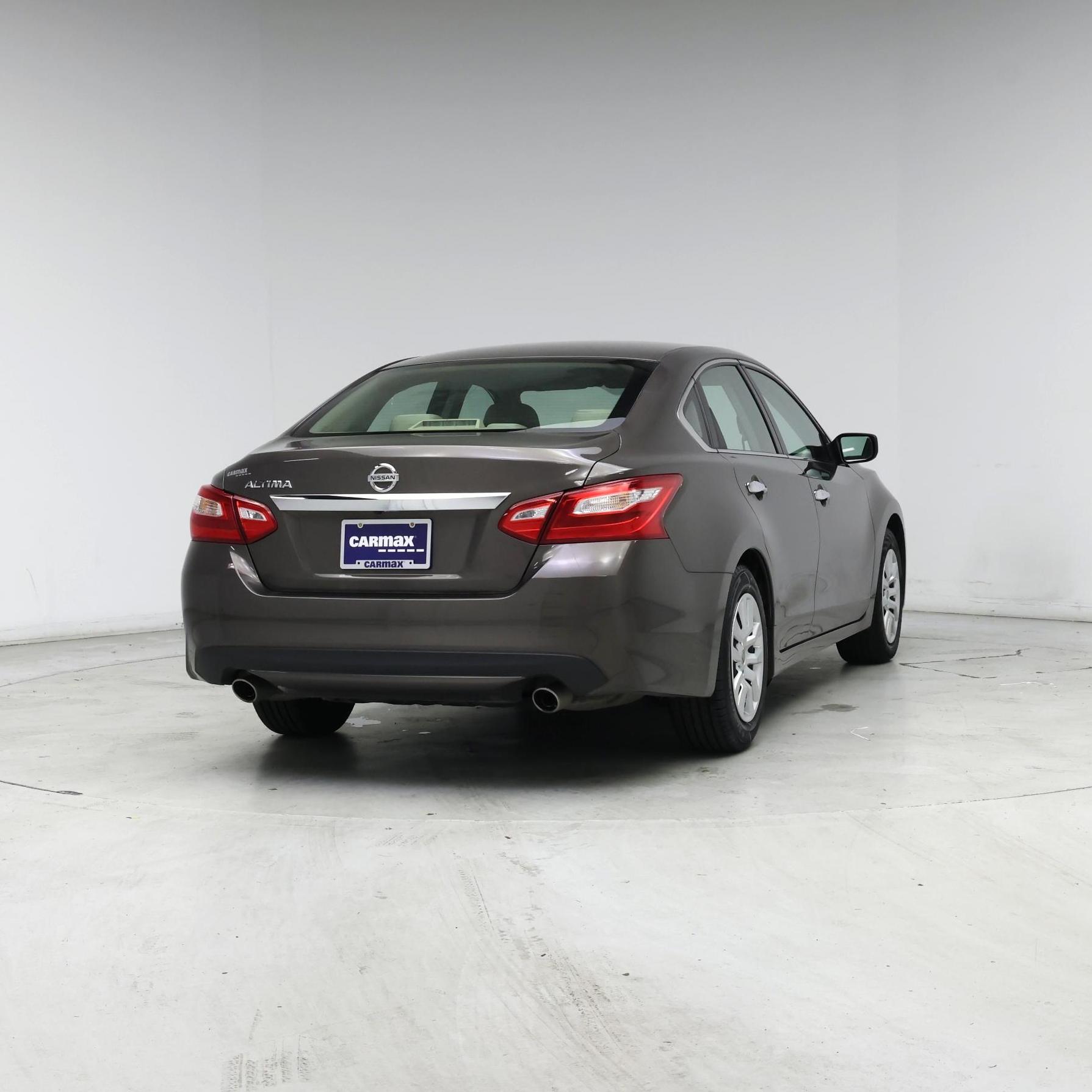 Thumbnail: 2016 Nissan Altima - 8