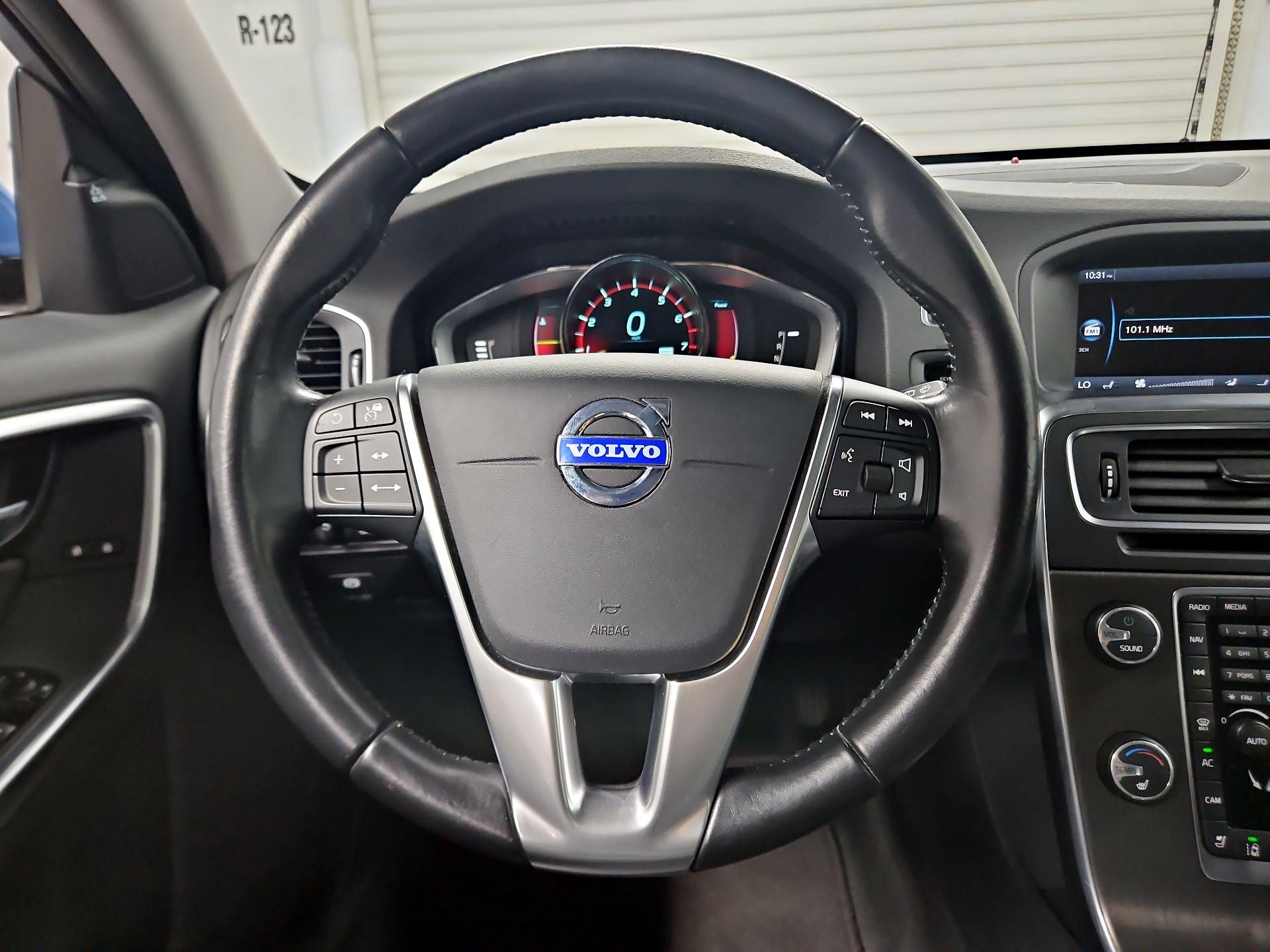 Thumbnail: 2015 Volvo V60 - 10