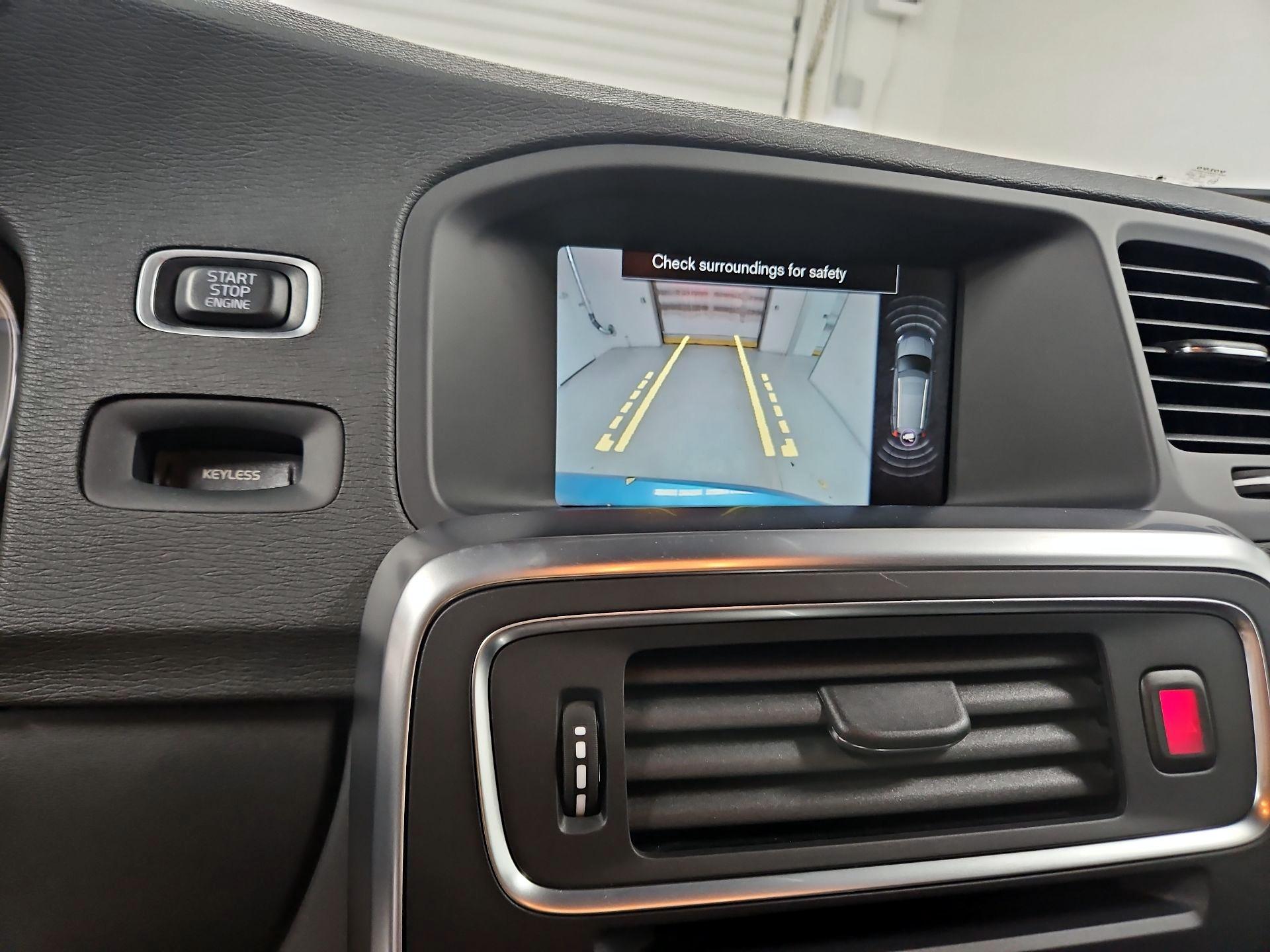 Thumbnail: 2015 Volvo V60 - 14